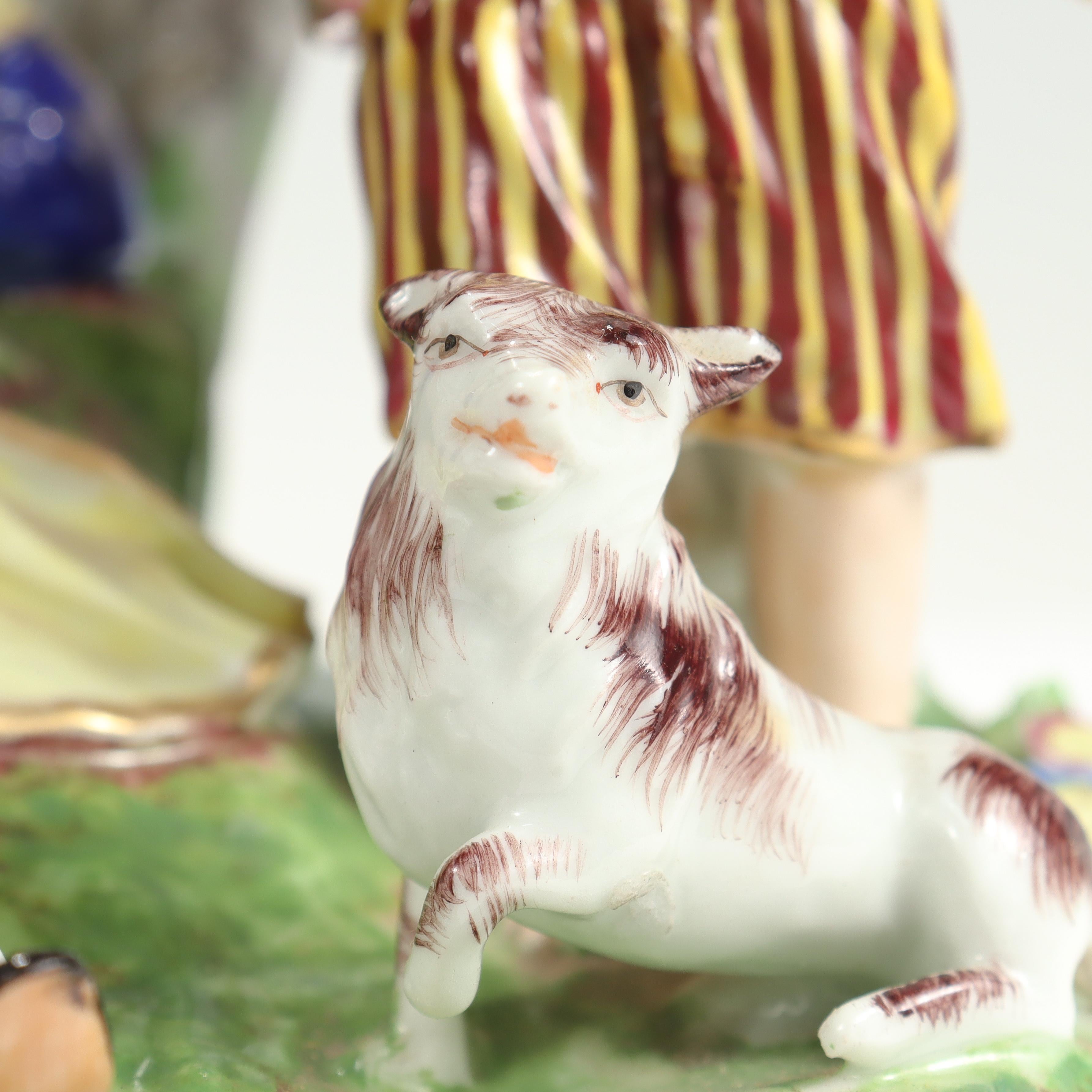 Antigua figura de porcelana inglesa Derby de niños en un jardín en venta 7