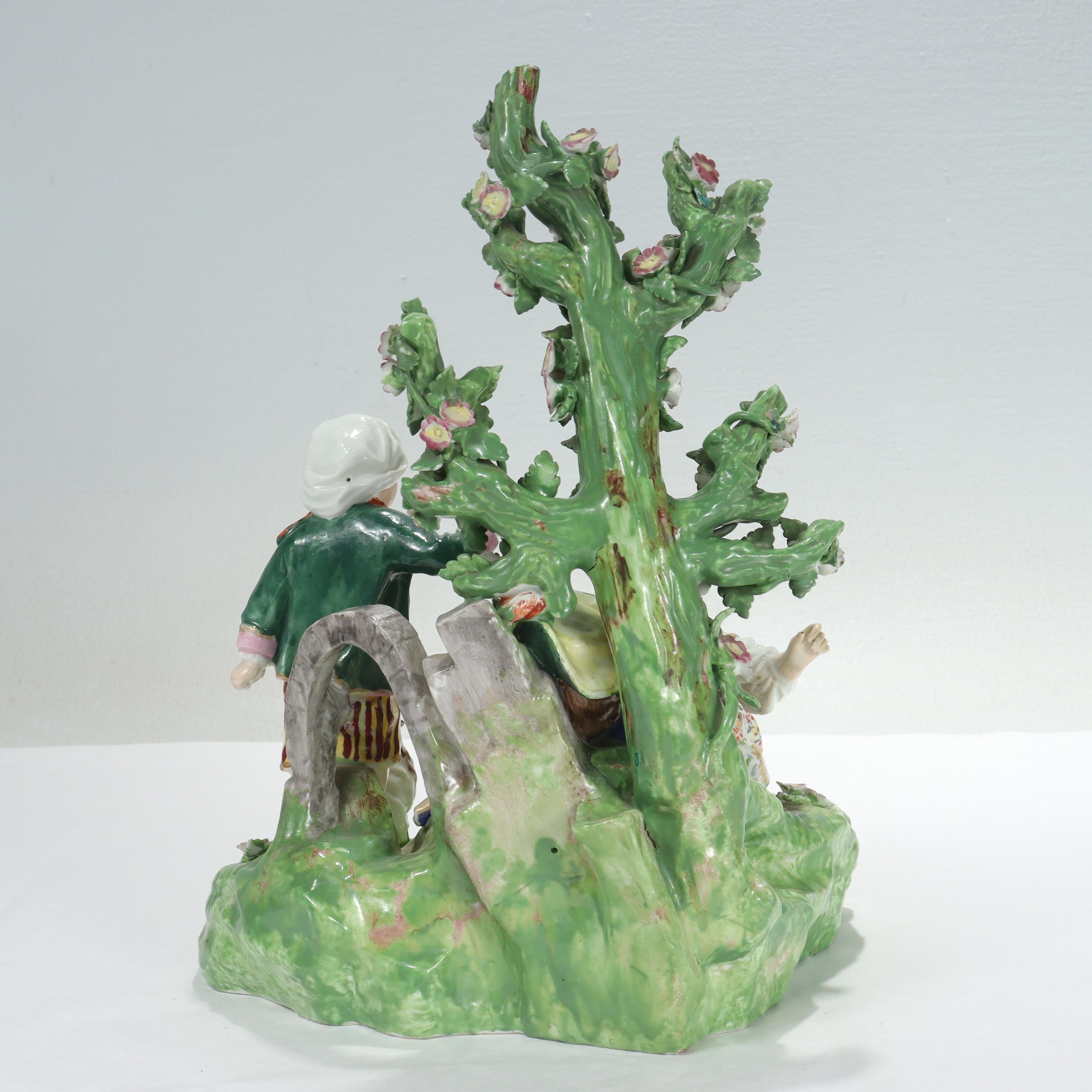 Antigua figura de porcelana inglesa Derby de niños en un jardín en Bastante bueno estado para la venta en Philadelphia, PA