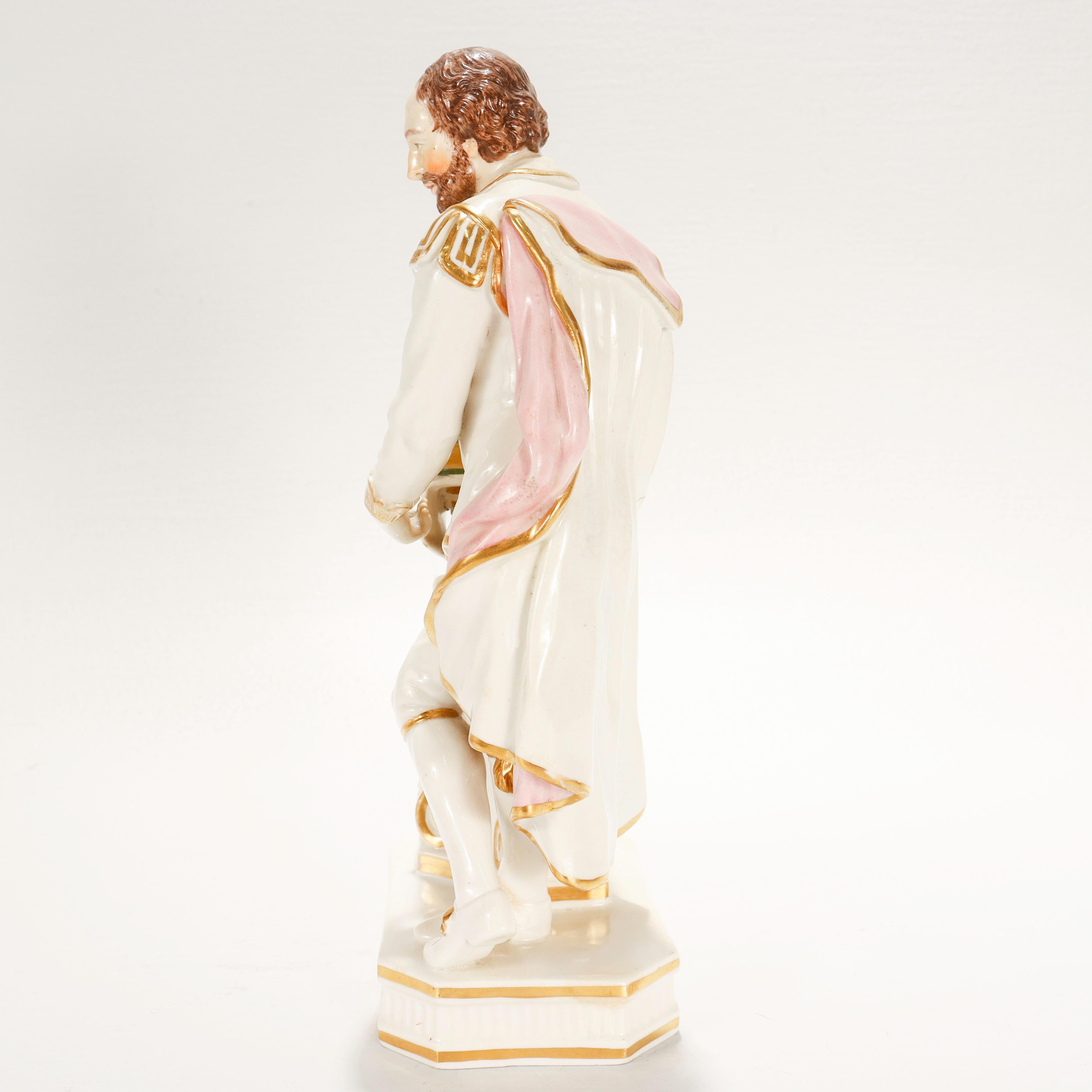 Ancienne figurine en porcelaine de Derby de William Shakespeare modèle n° 305 en vente 3