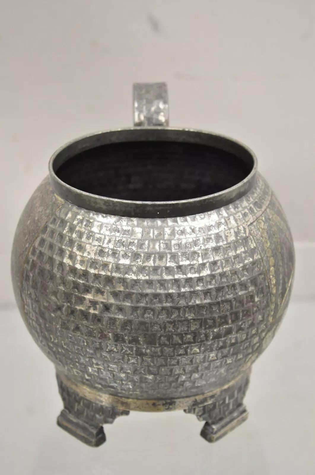 Jarra redonda martillada de plata chapada en plata antigua Derby Silver Victorian en venta 6