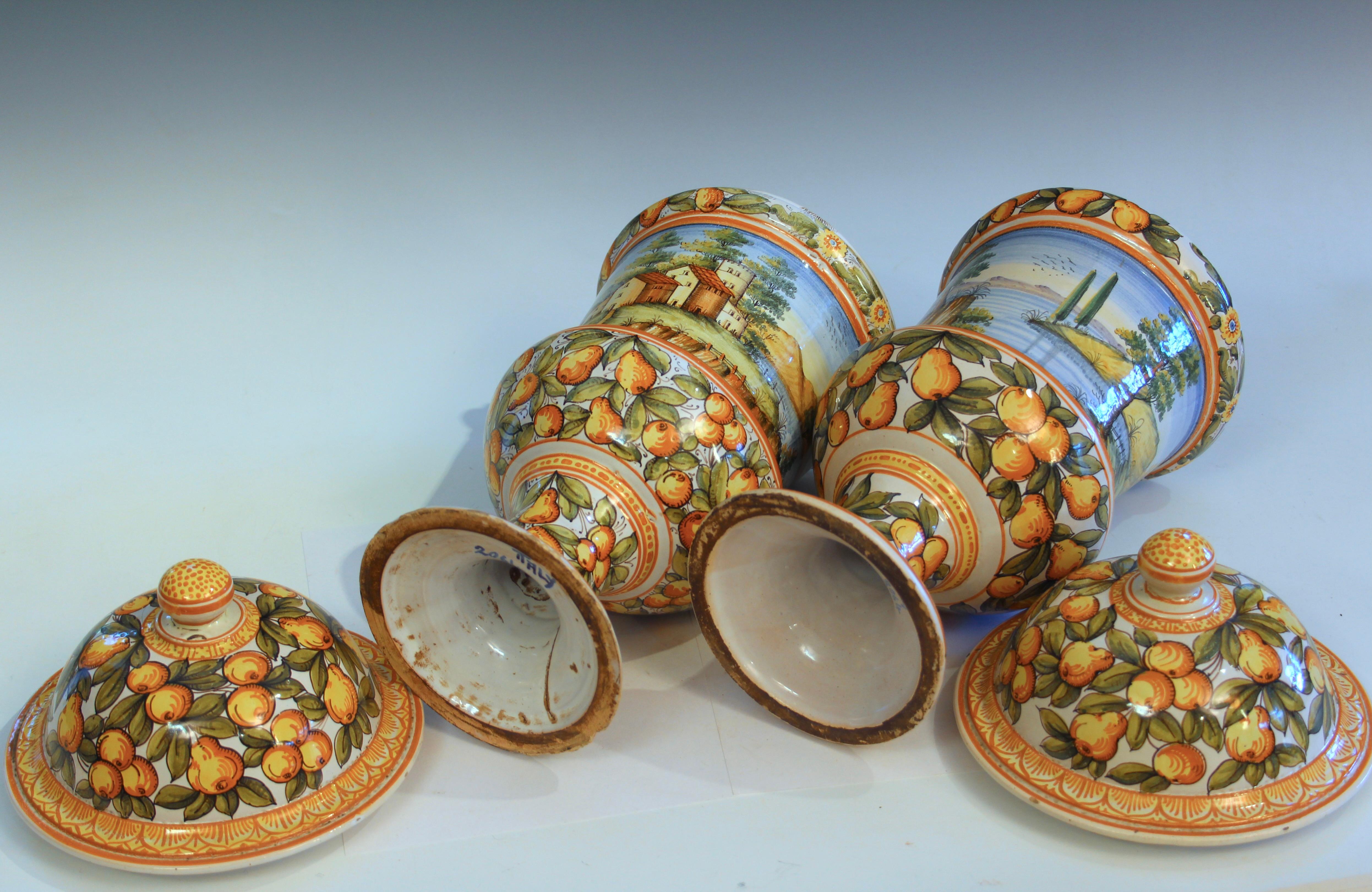 Antique Deruta Pottery Pair Urns Covers Italian Vintage Majolica Vases Jars In Good Condition For Sale In Wilton, CT