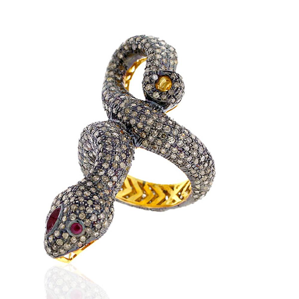 Art Déco Anello lungo a forma di serpente dal design antico con rubino e pavé di diamanti in oro e argento in vendita