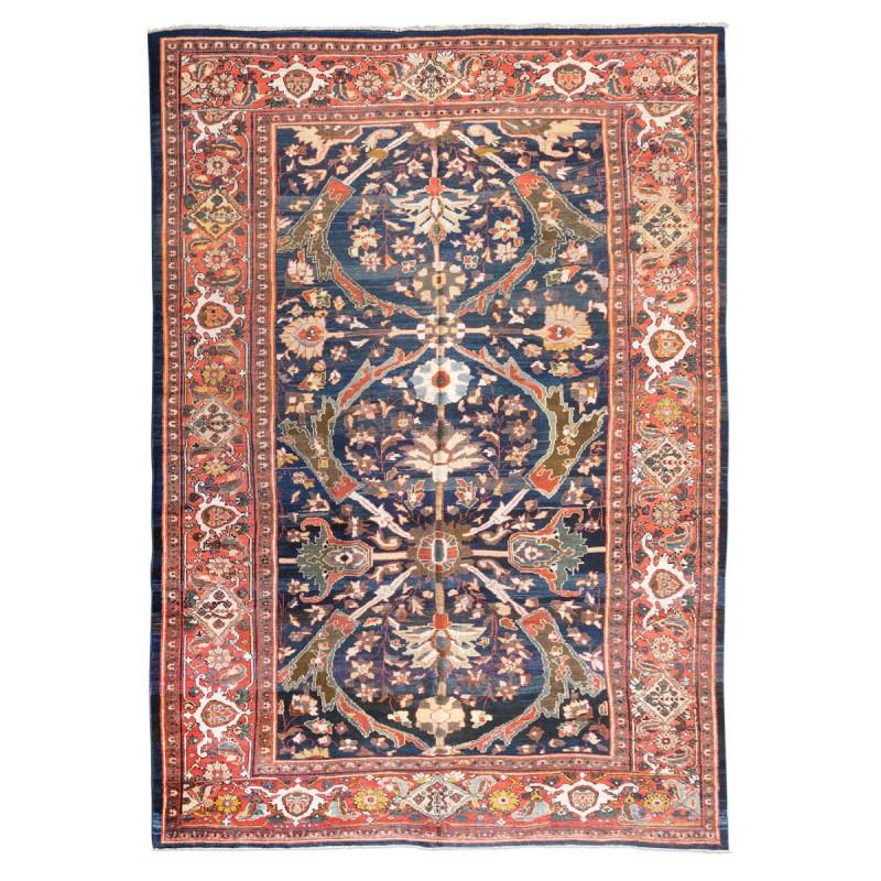 Antique Ziegler Sultanabad Wool Rug, circa 1890, collection piece.

- Made for the halls of the European houses of the late nineteenth century.
- Central design with Garrus of great interlaced dimensions and palmettes.
- Elegant valance very