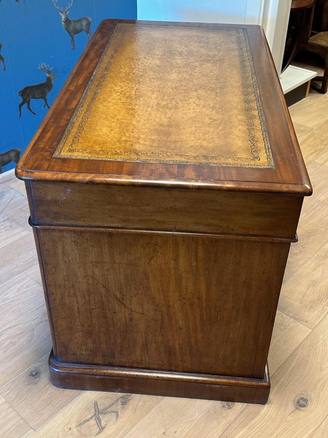 Antique Desk from maker Maple & Co For Sale 6
