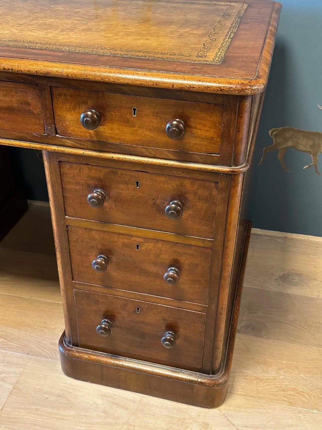 Antique Desk from maker Maple & Co For Sale 1