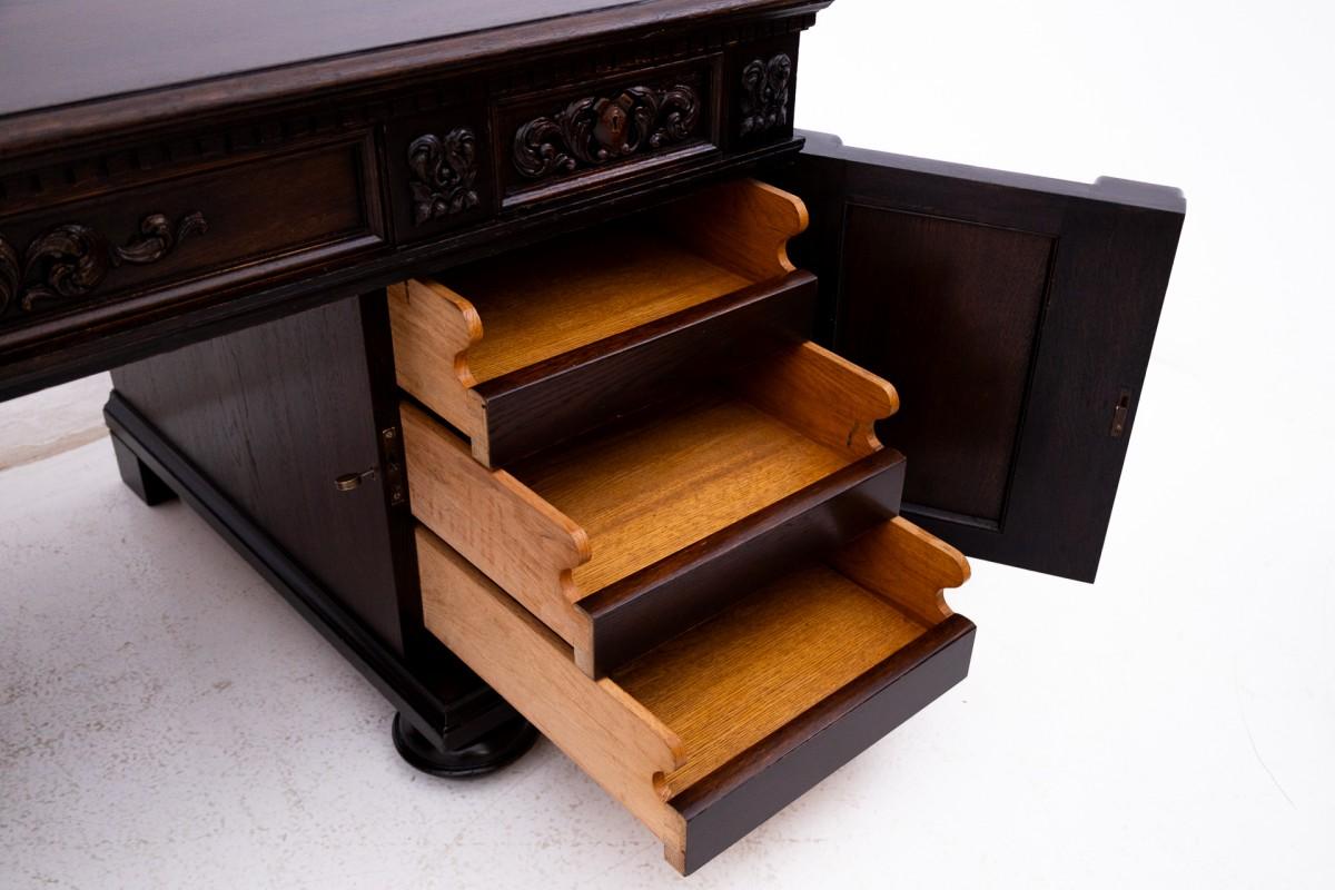 Chêne Bureau antique de la fin du XIXe siècle, Europe de l'Ouest. en vente