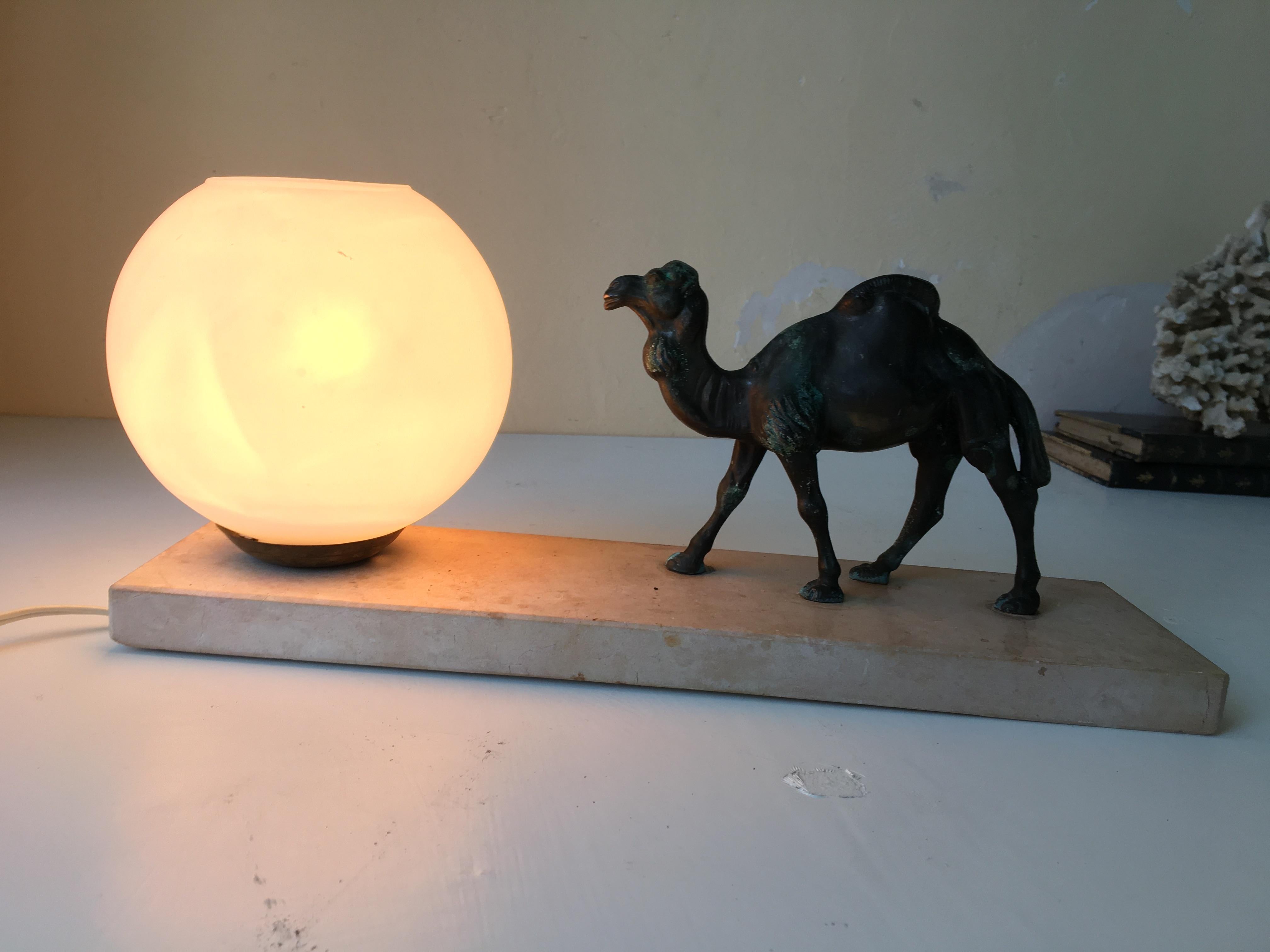 Antique Desk lamp Table lamp Art Deco with Camel In Good Condition For Sale In Eindhoven, Netherlands