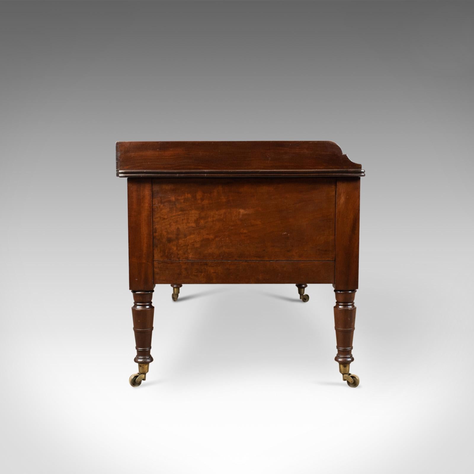 Antique Desk, Large, English, William IV, Mahogany, Kneehole, circa 1835 In Good Condition In Hele, Devon, GB