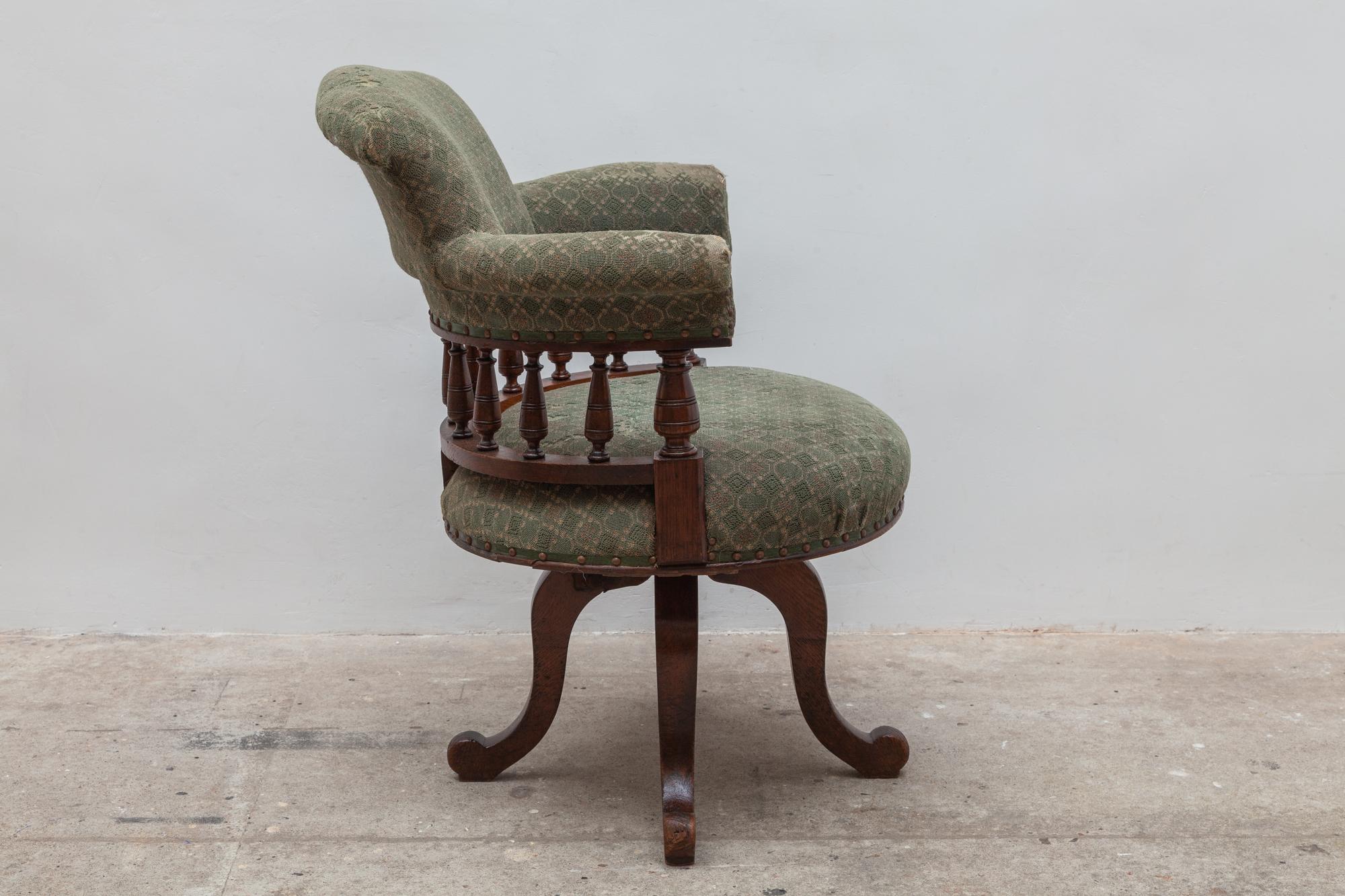 Anglais Antiquities Desk Swivel Captains Chair en vente
