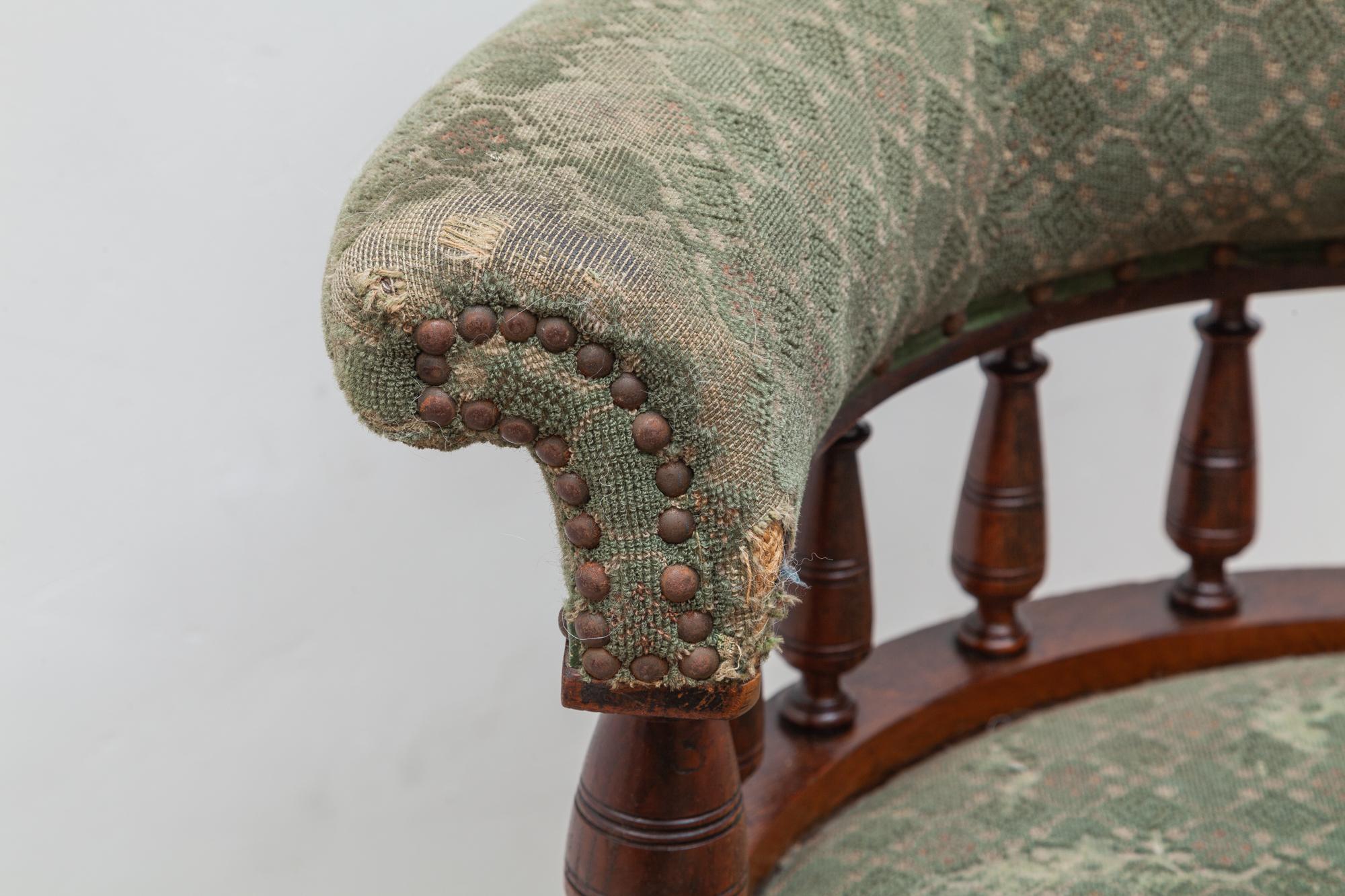 Tissu d'ameublement Antiquities Desk Swivel Captains Chair en vente