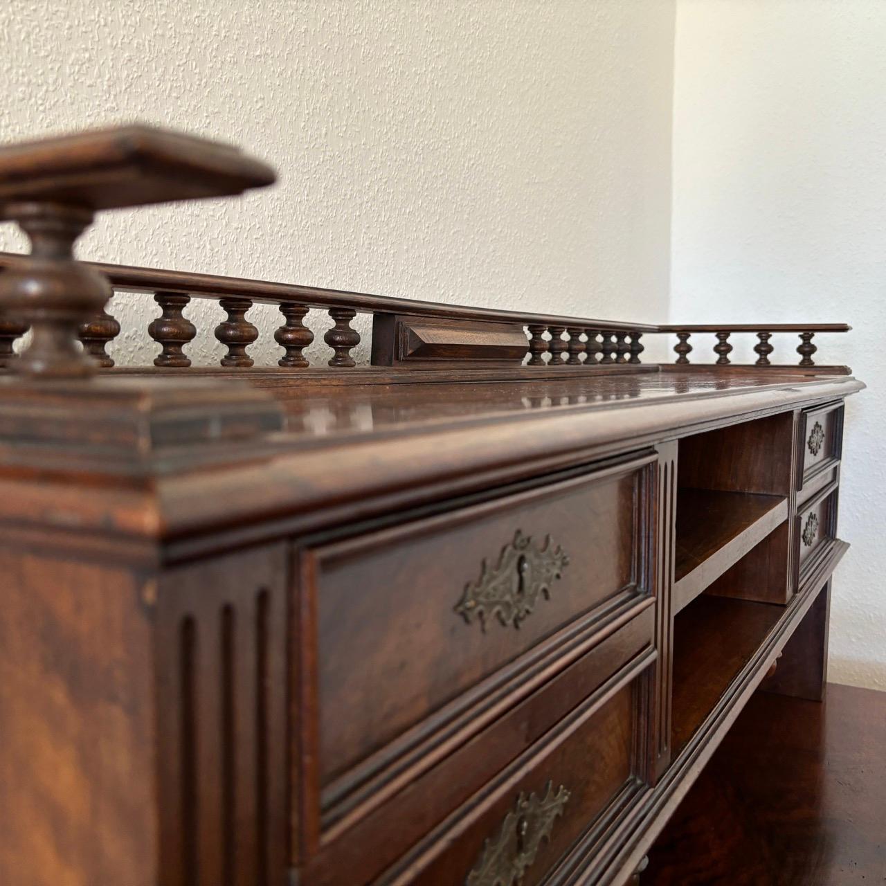 Antique desk  Wilhelminian style  Walnut For Sale 4