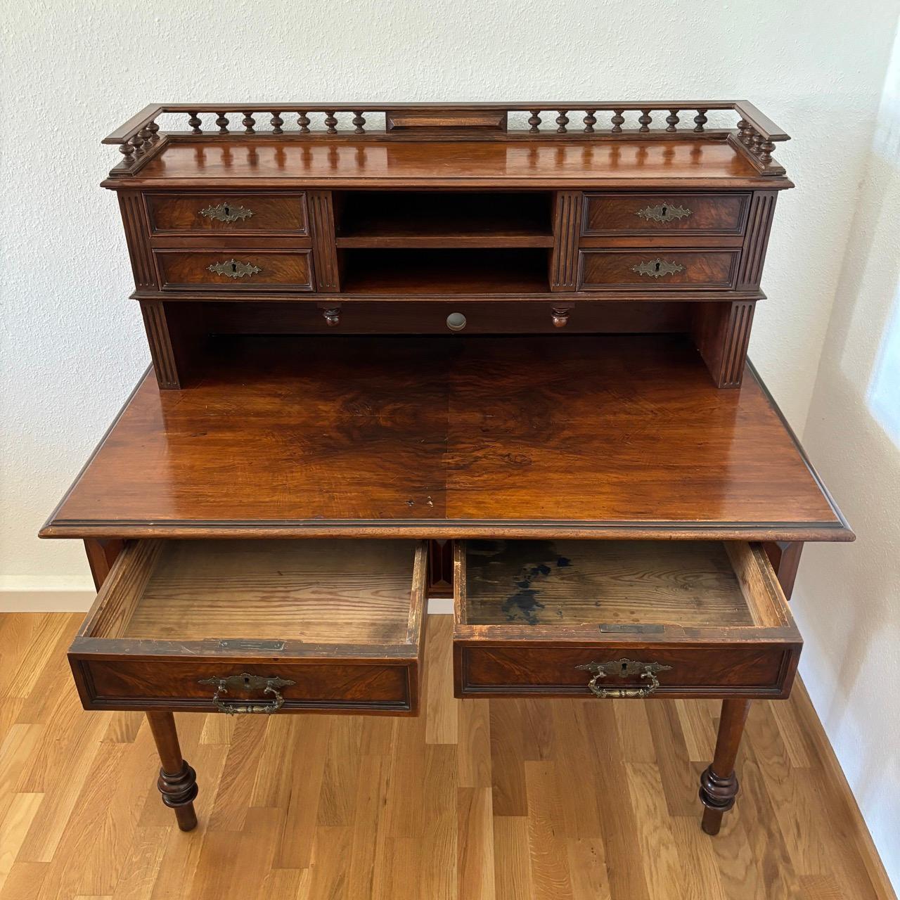 Antique desk  Wilhelminian style  Walnut For Sale 5