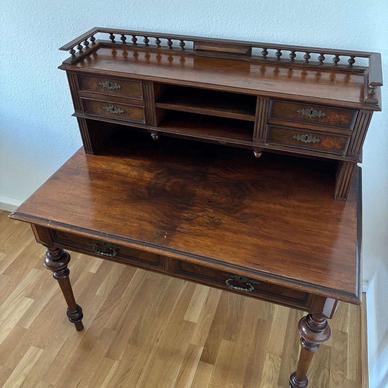 Antique desk  Wilhelminian style  Walnut For Sale 8
