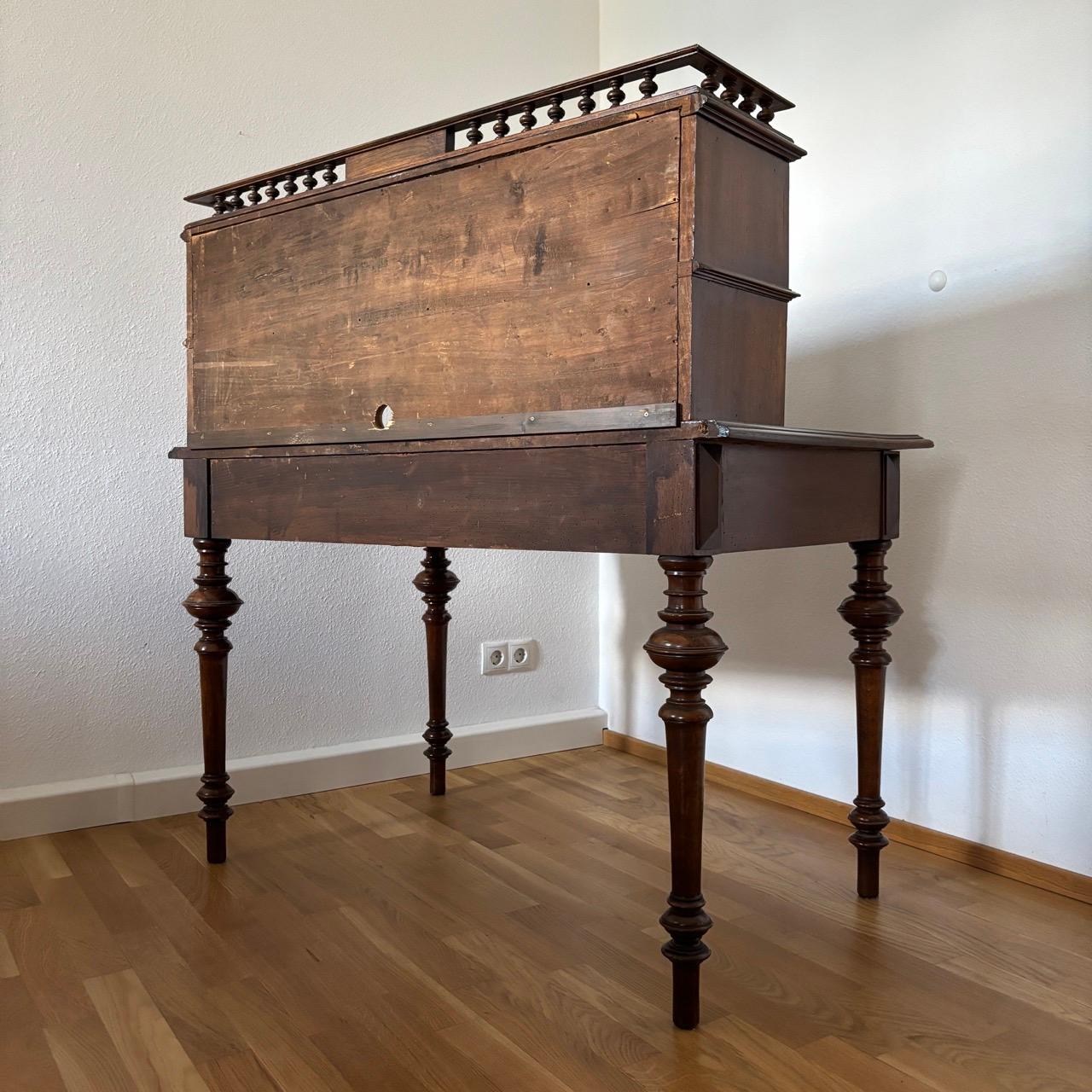 Antique desk  Wilhelminian style  Walnut For Sale 10