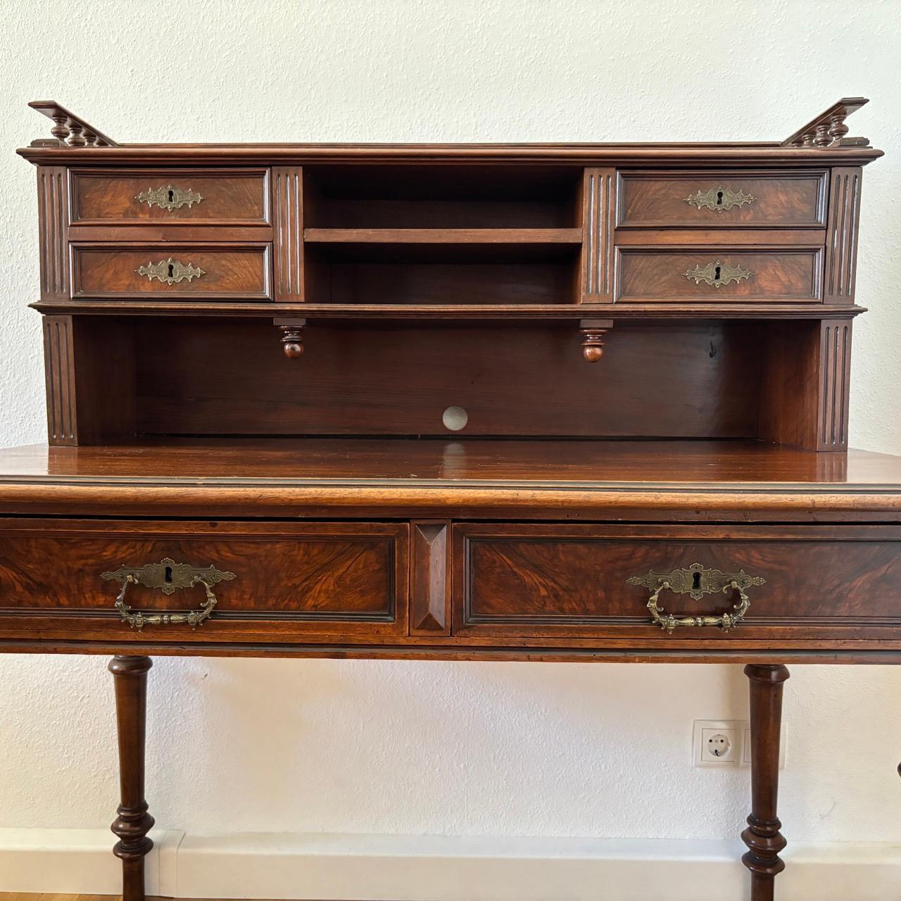 Antique desk  Wilhelminian style  Walnut For Sale 1