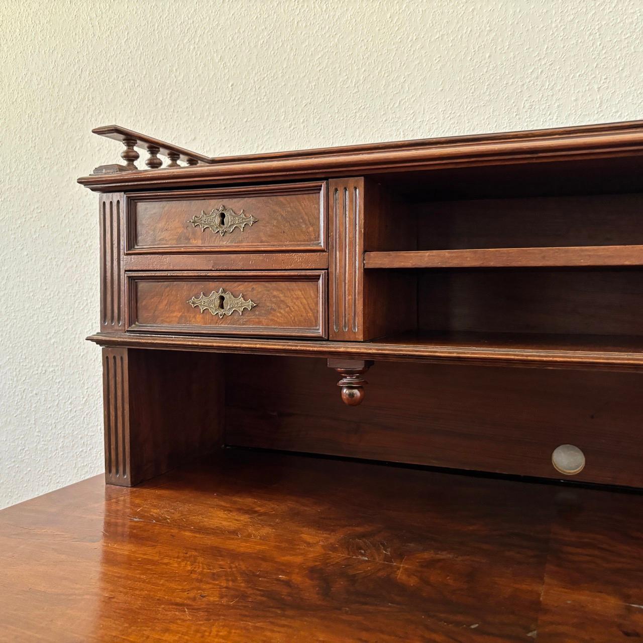 Antique desk  Wilhelminian style  Walnut For Sale 3