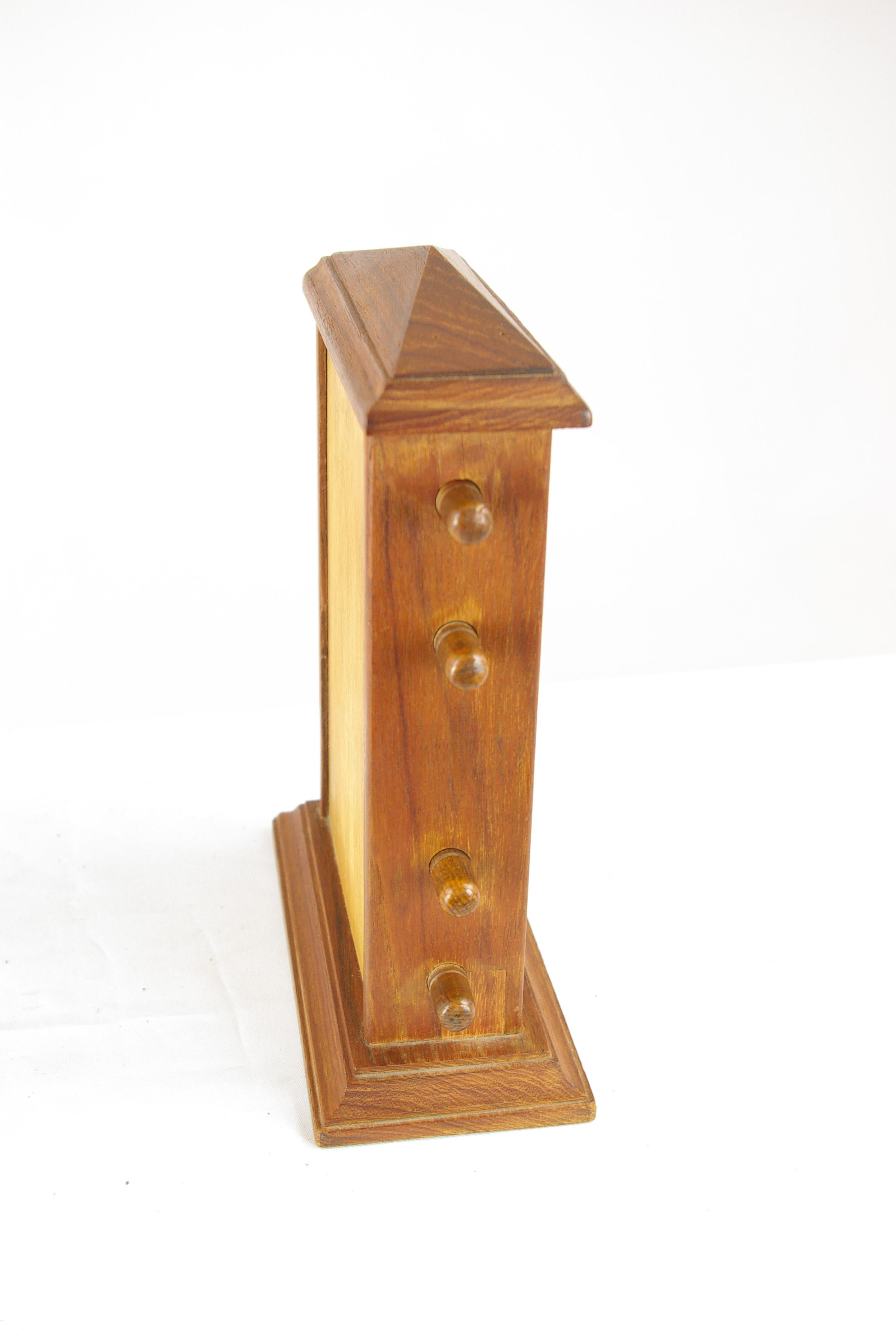 Antique desktop calendar, antique tiger oak perpetual calendar, Scotland, 1900, B1444

Scotland, 1900
Pyramid top
Day, date, and month on Linder spools behind glass
Adjustable side knobs
All original liner spools
Super quality and in excellent