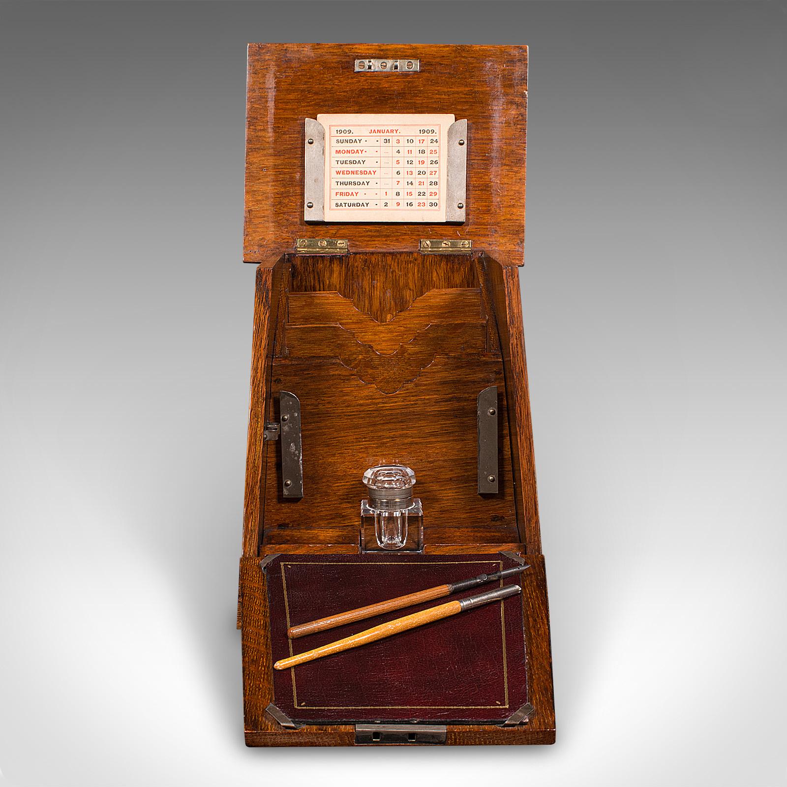 Antike Schreibtischschachtel, englisch, Eiche, Arts and Crafts, viktorianisch, um 1890 im Zustand „Gut“ im Angebot in Hele, Devon, GB