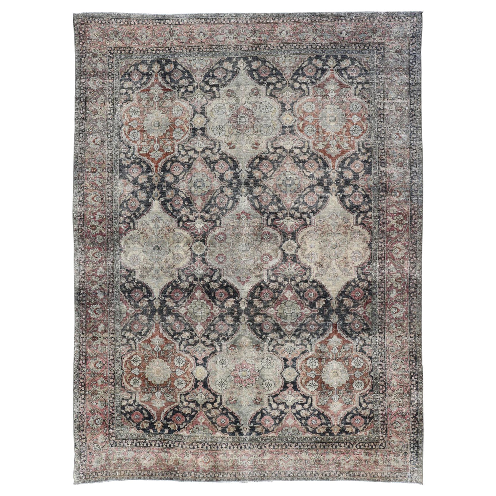 Antiker antiker persischer Yazd-Teppich im Used-Stil in Anthrazit, Kupfer, Warmgrau, Taupe und Rose im Angebot