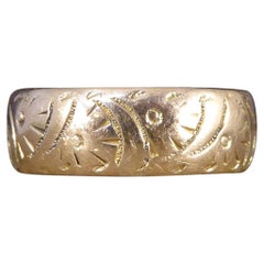 Antiker detaillierter und gemusterter 9 Karat Gelbgold Ehering oder stapelbarer Ring