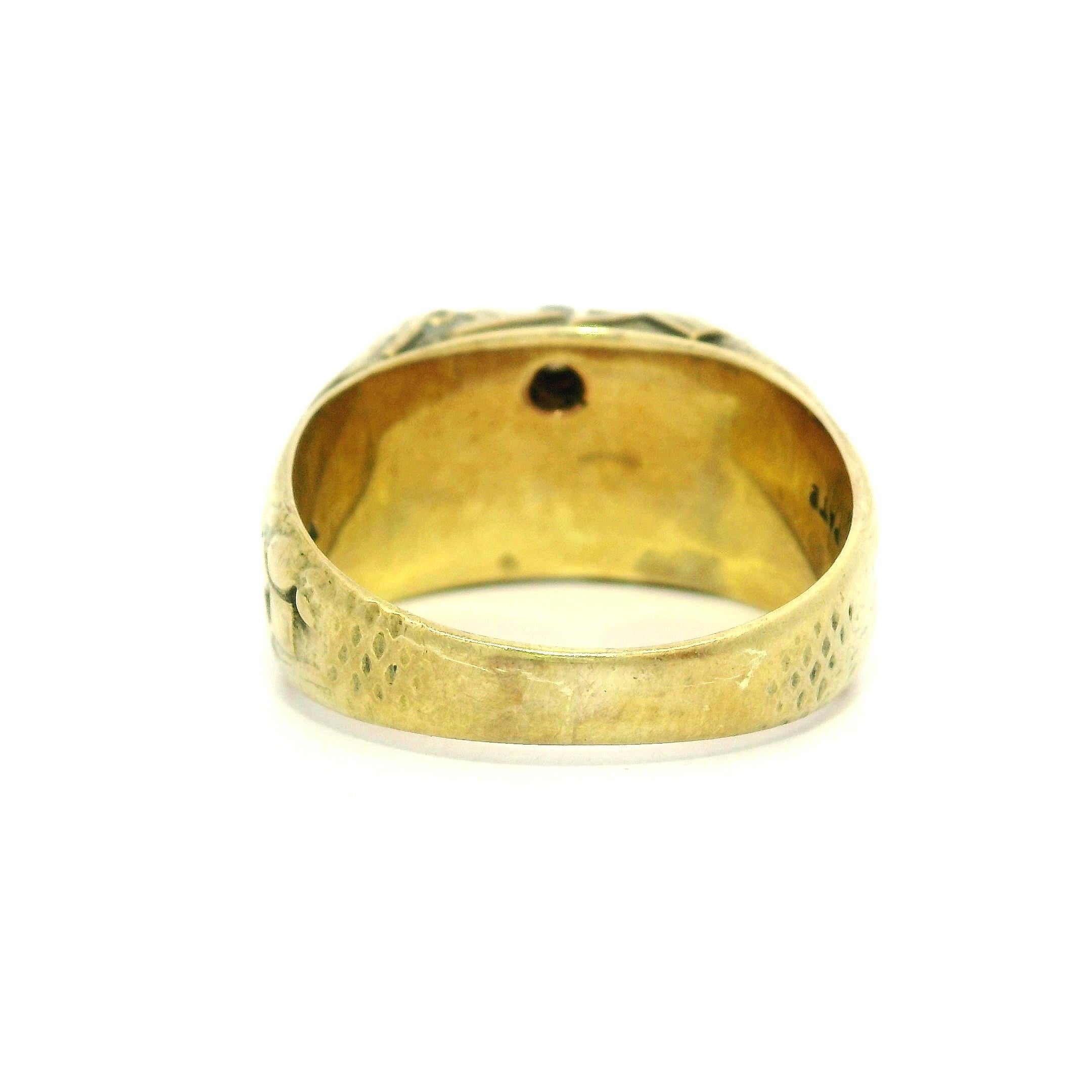 Antiguo Anillo Masónico de Oro Amarillo Macizo con Diamantes Altamente Detallados en venta 5