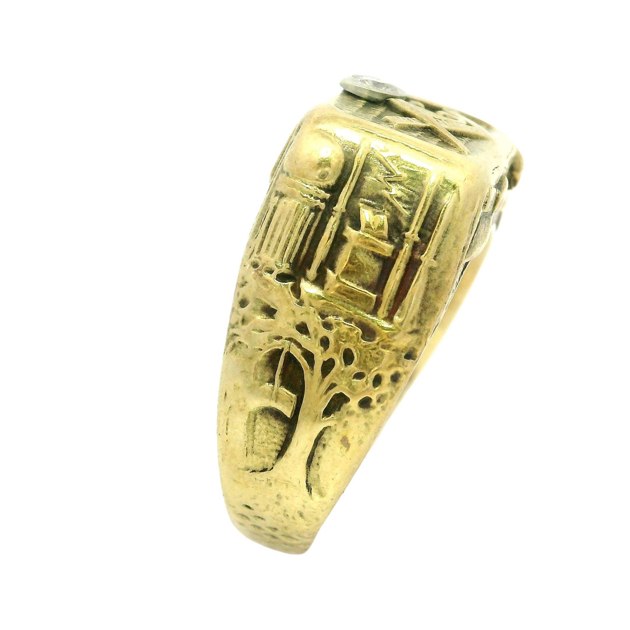 Antiguo Anillo Masónico de Oro Amarillo Macizo con Diamantes Altamente Detallados Corte redondo en venta