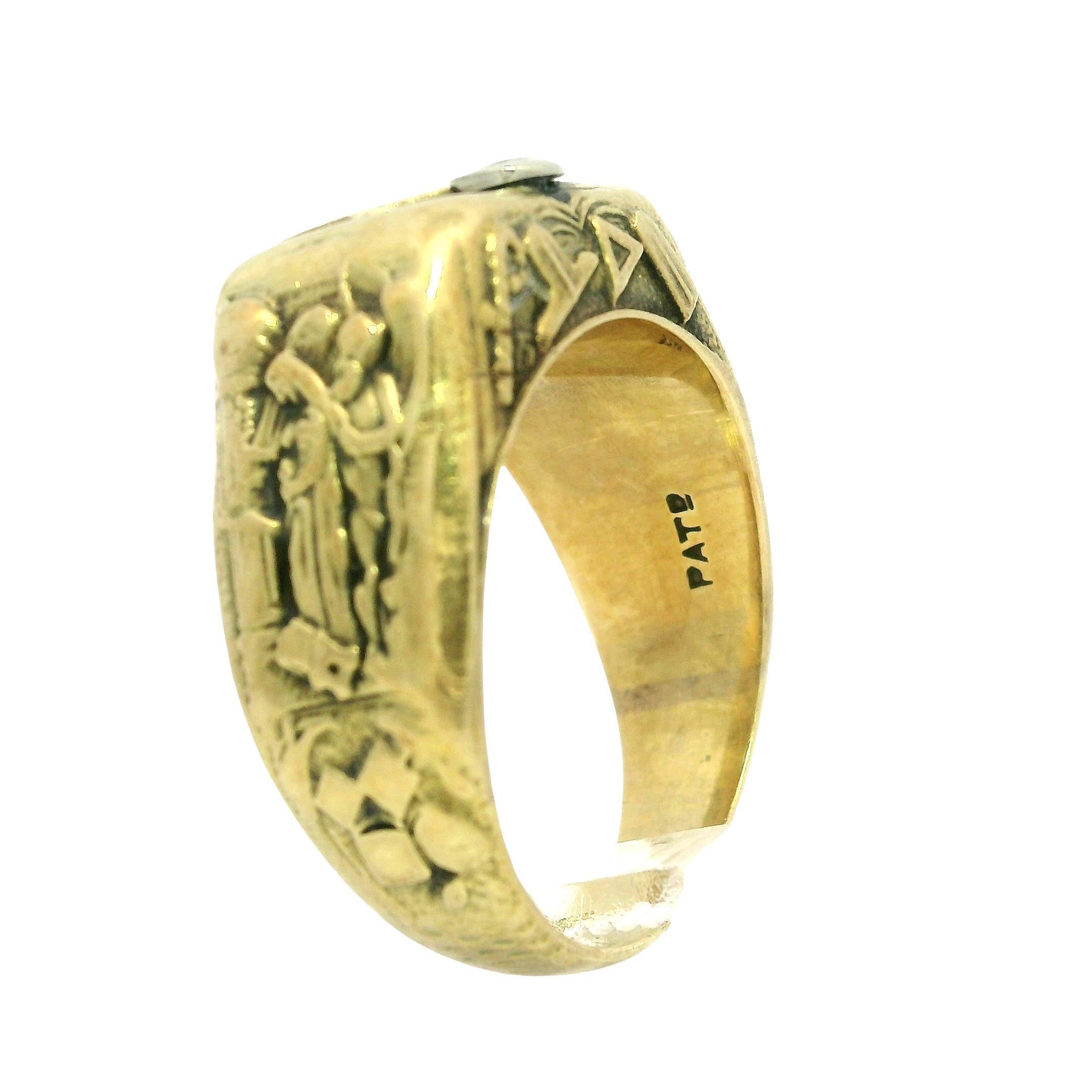 Antiguo Anillo Masónico de Oro Amarillo Macizo con Diamantes Altamente Detallados en Excelente estado para la venta en Montclair, NJ