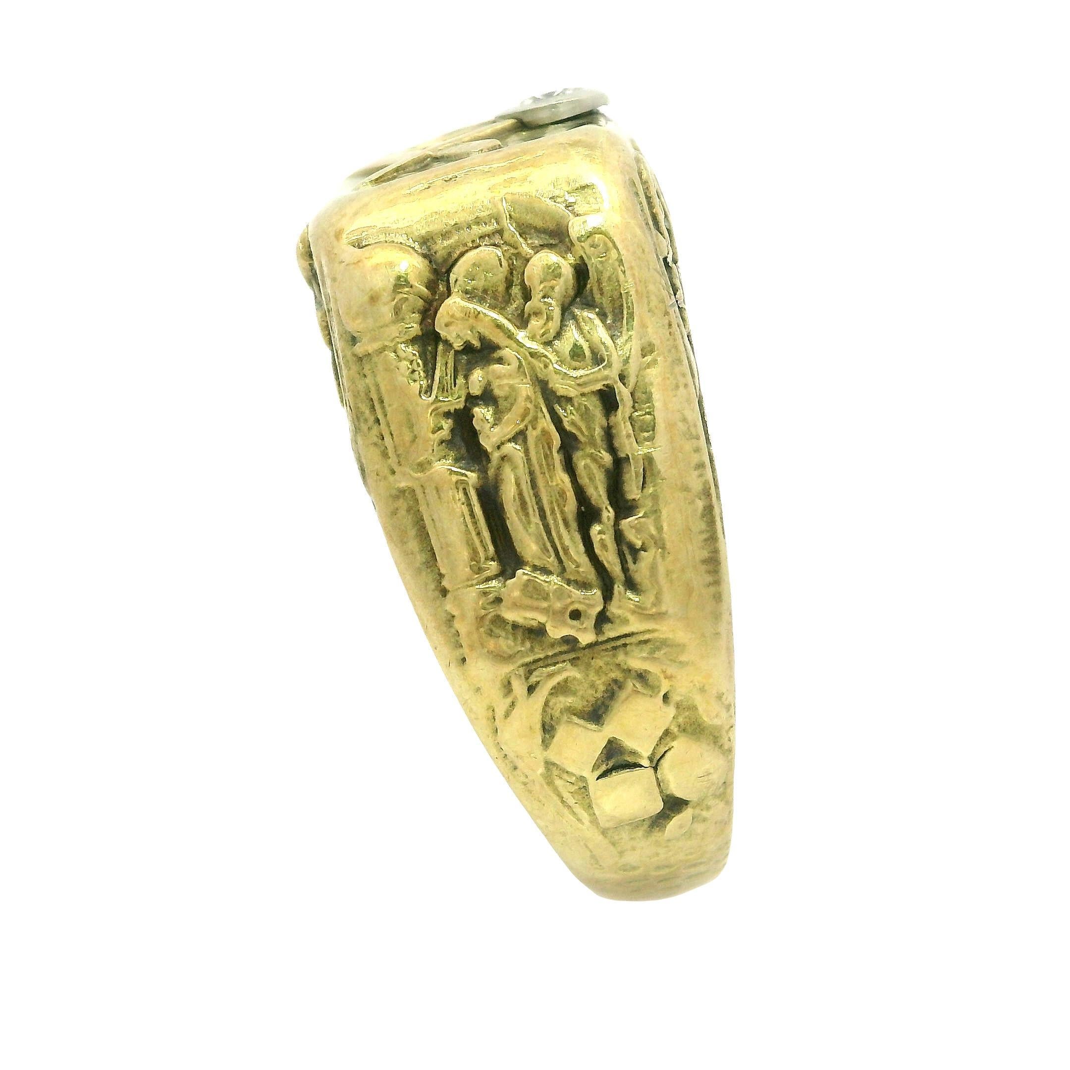 Femenino o masculino Antiguo Anillo Masónico de Oro Amarillo Macizo con Diamantes Altamente Detallados en venta