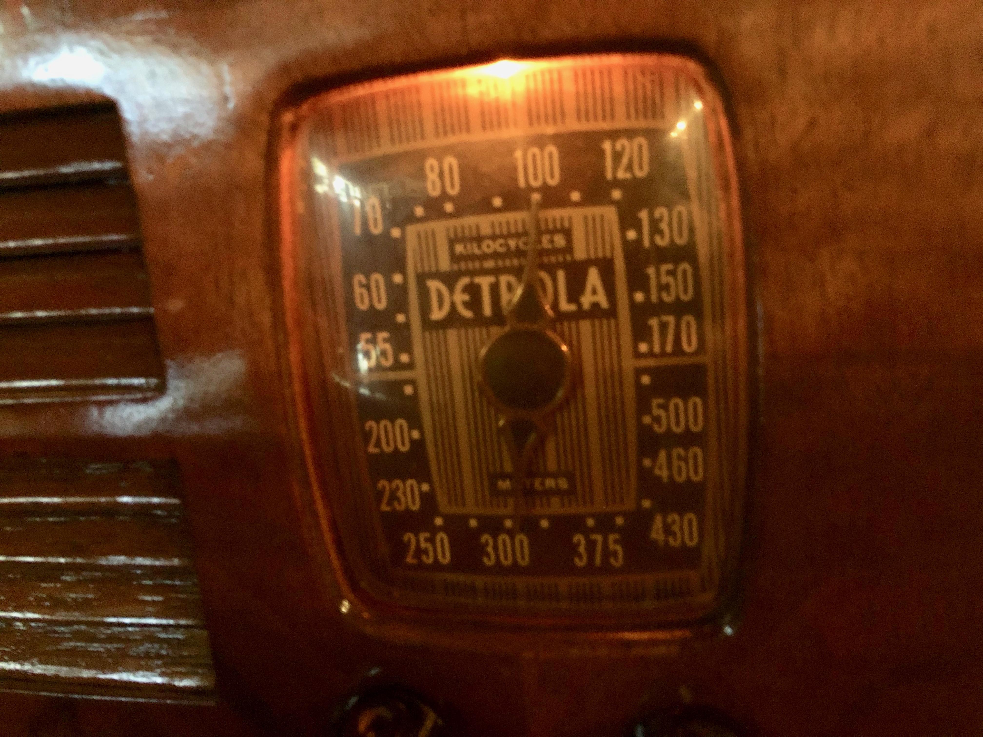 vintage detrola radio