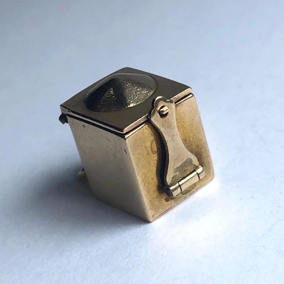 This devil jack in a box is so unusual! It is spring loaded so as soon as you release the catch he pops right out of the box. Modelled in 9ct gold.

Box Height: 11.5mm
Box With Devil Height: 19mm 

Weight: 3g