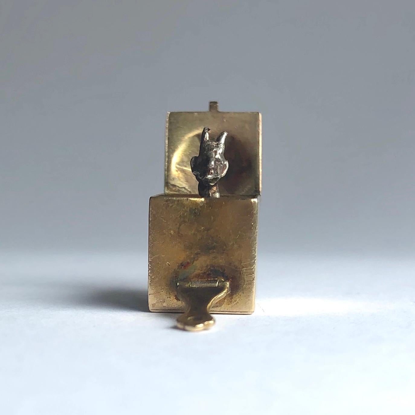 Antiker antiker Devil Jack in der Box 9 Karat Gold Charme (Edwardian) im Angebot