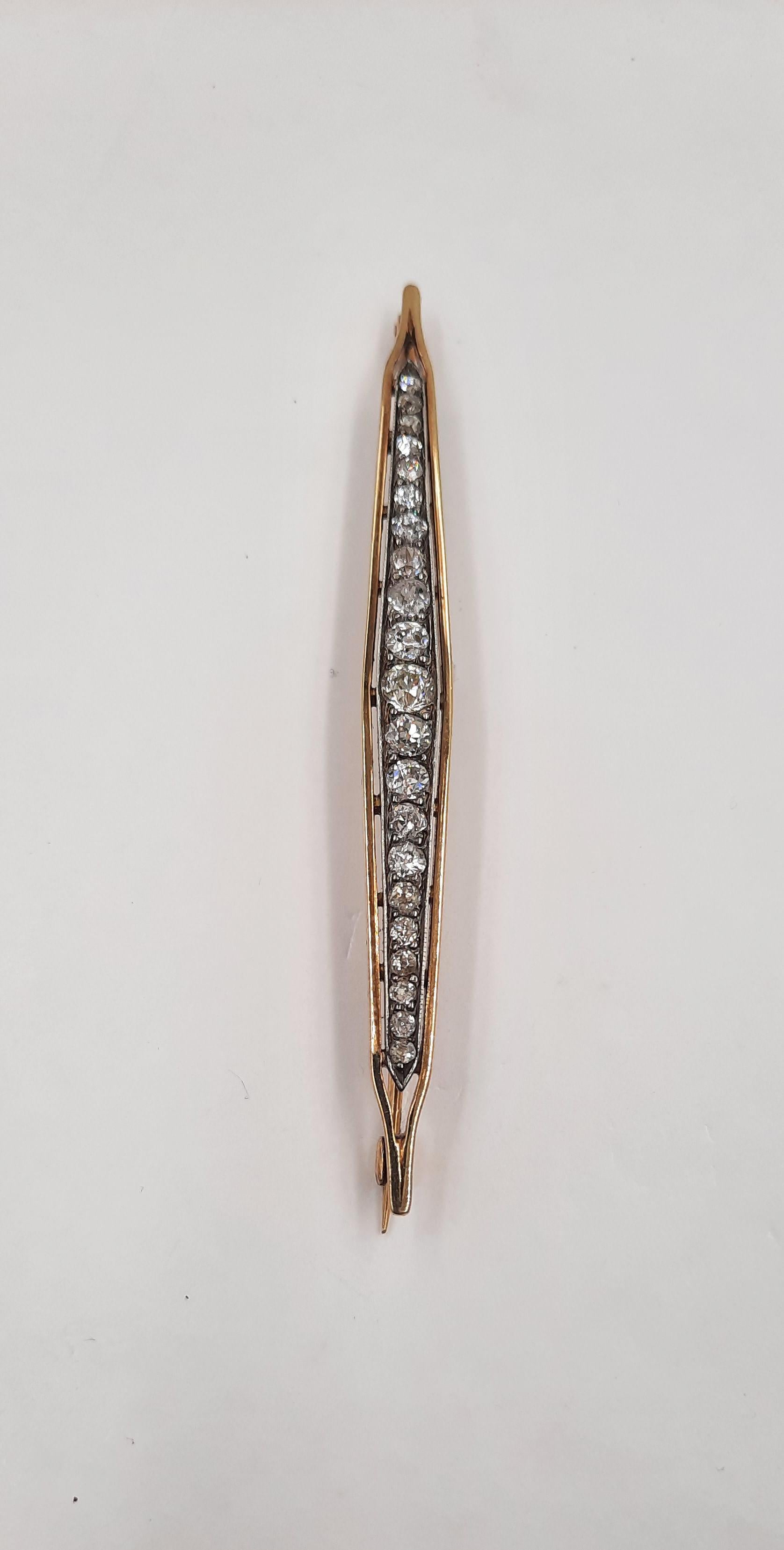 Antique, elegant, Italian bar brooch in 18 carats yellow gold (weight 8,40 grams) with old European cut diamonds (circa 1,20 carats), set in silver. Circa 1900. Length: 80 millimeters. No hallmarks or stamps, but tested as gold.