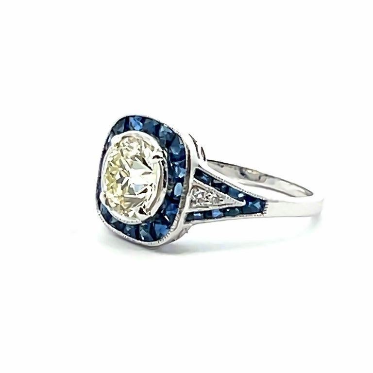 Antique Diamond 1.50 carats & Blue Sapphire 2.00 carats Ring in Platinum For Sale 1