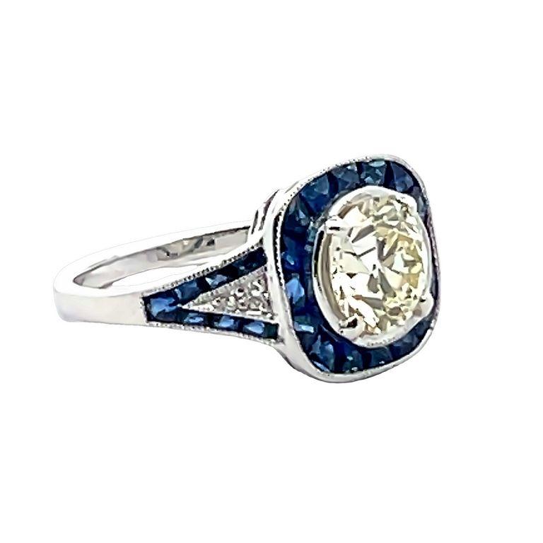Antique Diamond 1.50 carats & Blue Sapphire 2.00 carats Ring in Platinum For Sale 2