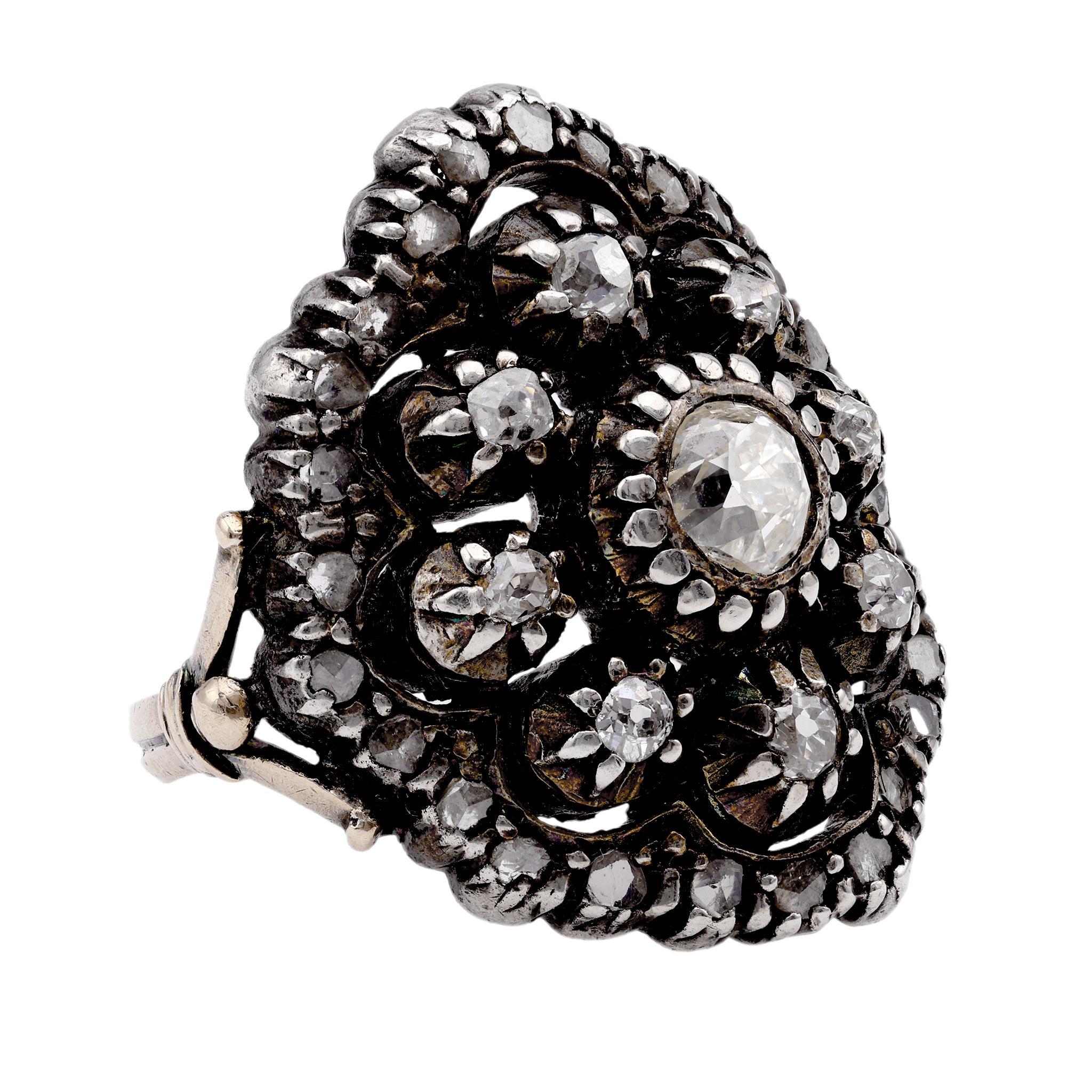 Taille vieille mine Bague cocktail fleur ancienne en or jaune 18 carats et argent en vente