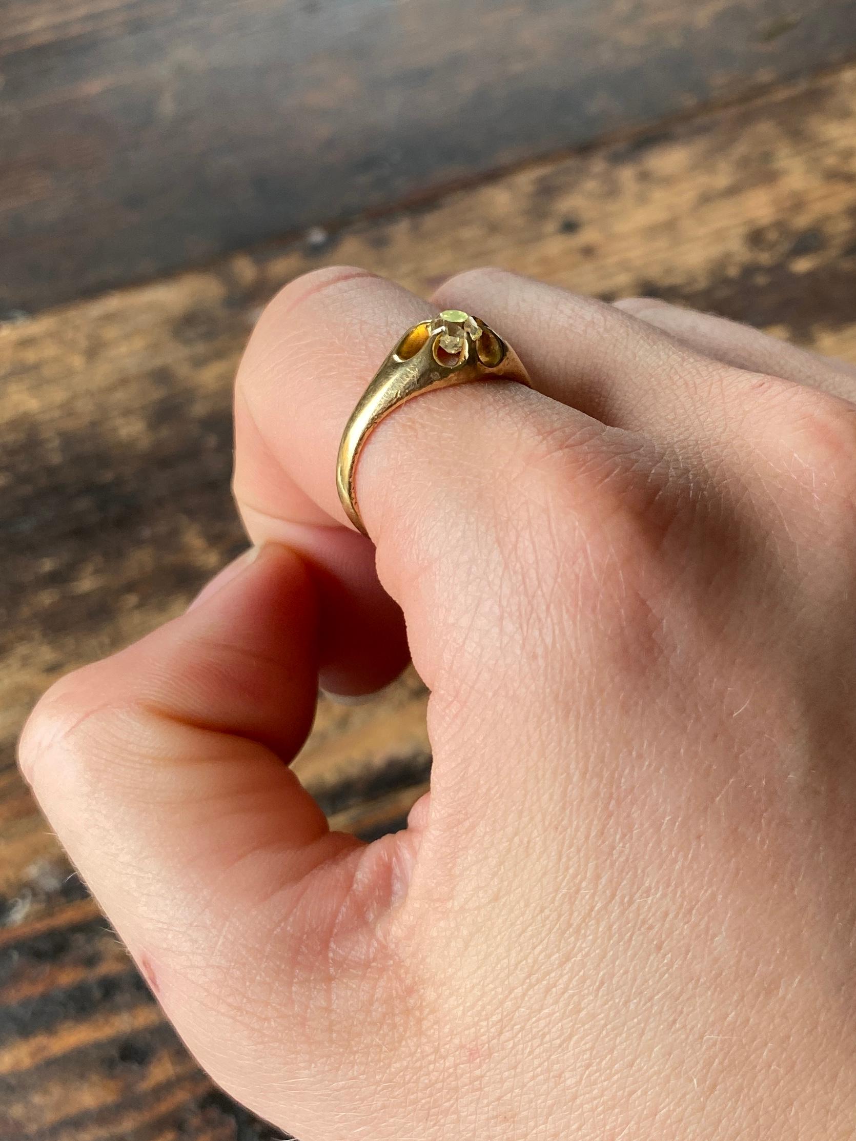 Antiker Ring aus 14 Karat Gold mit Diamanten für Damen oder Herren im Angebot