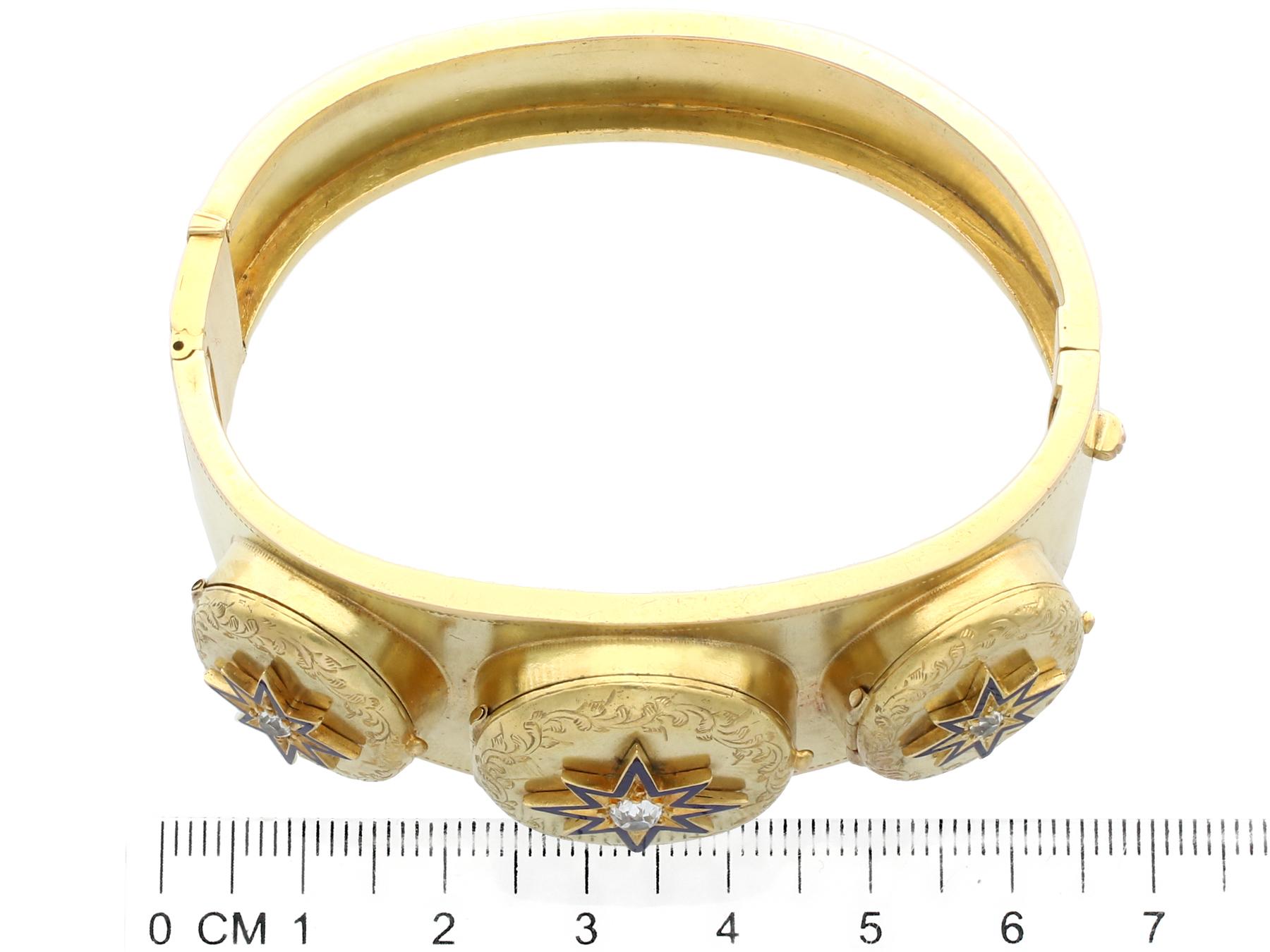 1880er Jahre Diamant und Gelbgold Triple-Locket Armreif im Angebot 3