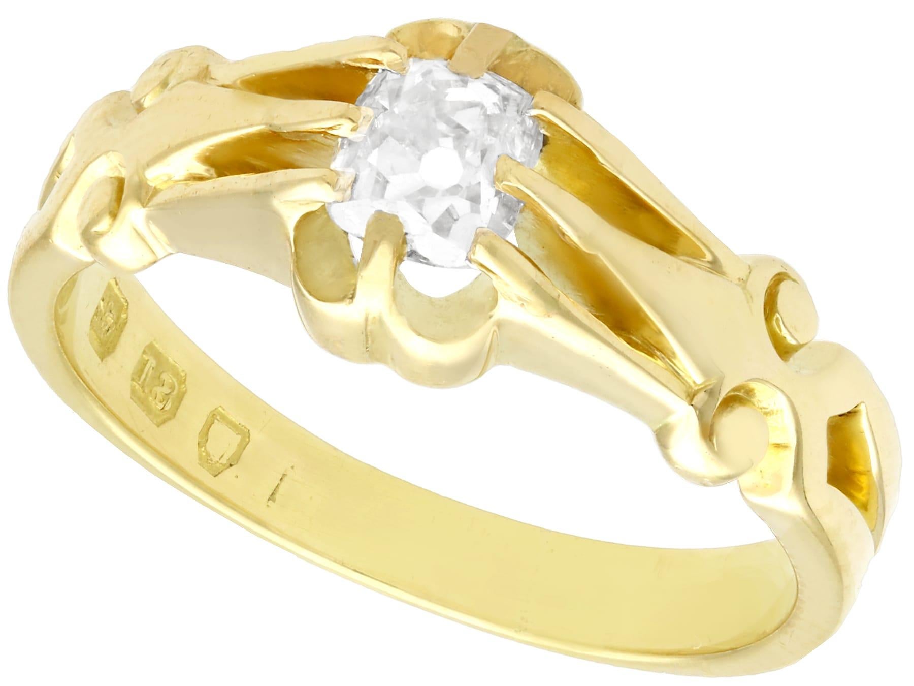 Bague solitaire ancienne en or jaune et diamant en vente