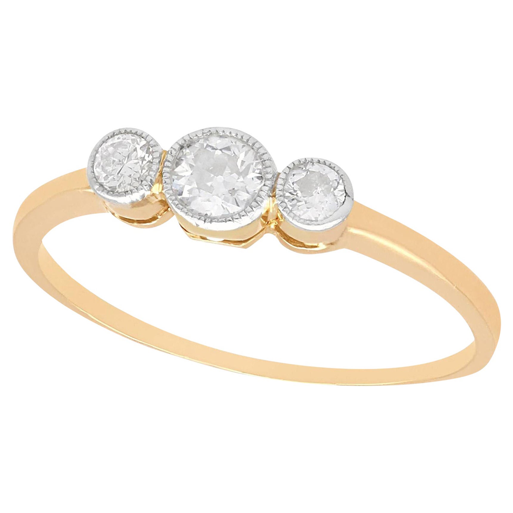 Anillo trilogía antiguo de diamantes y oro amarillo de 18k, circa 1920