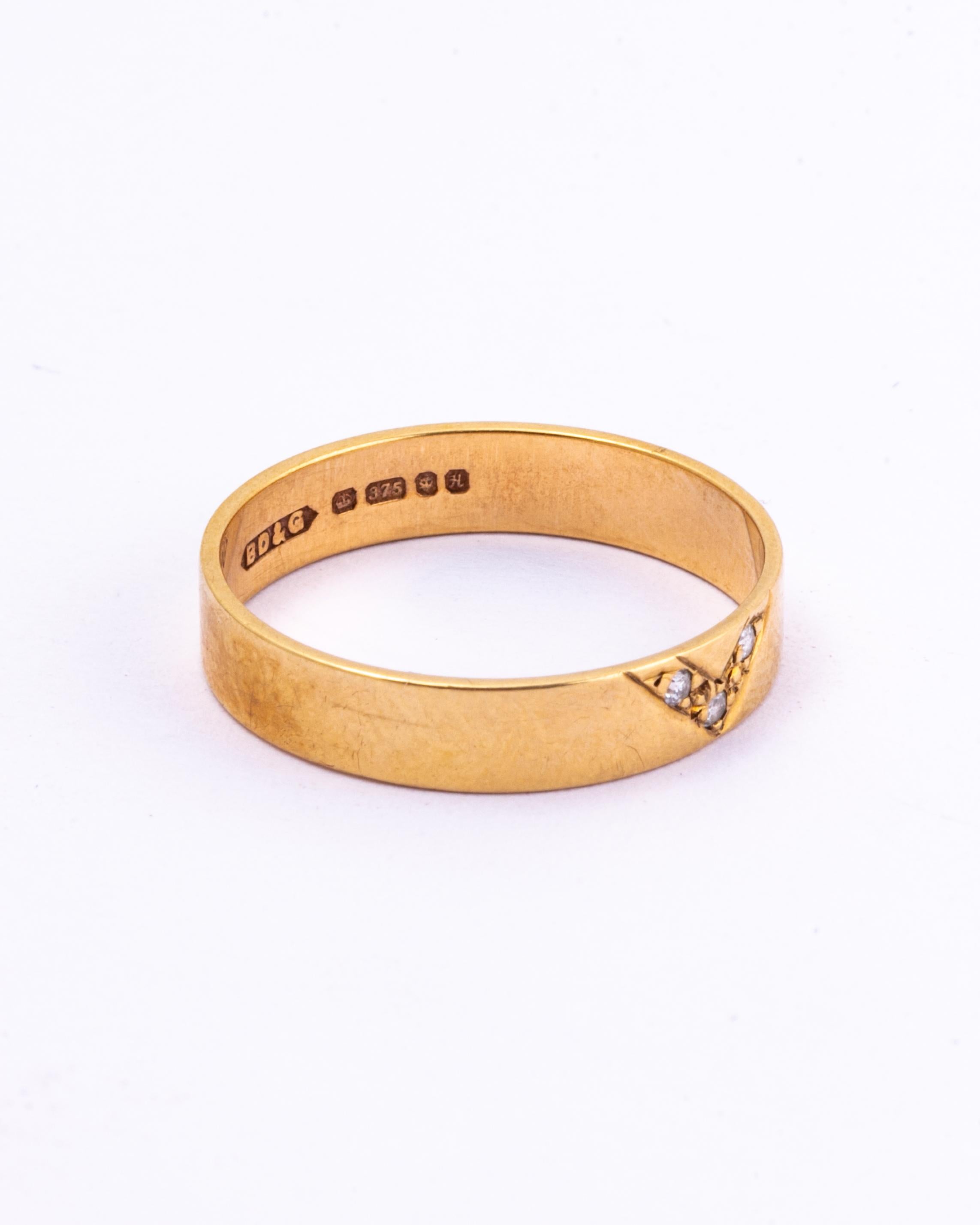 This classic band is modelled in 9carat gold and has a 'V' shape with three diamonds which total 10pts. Made in London and modelled in 9 Carat Gold. 

Size: O or 7 /4 
Width: 4.5mm

Weight: 1.7g