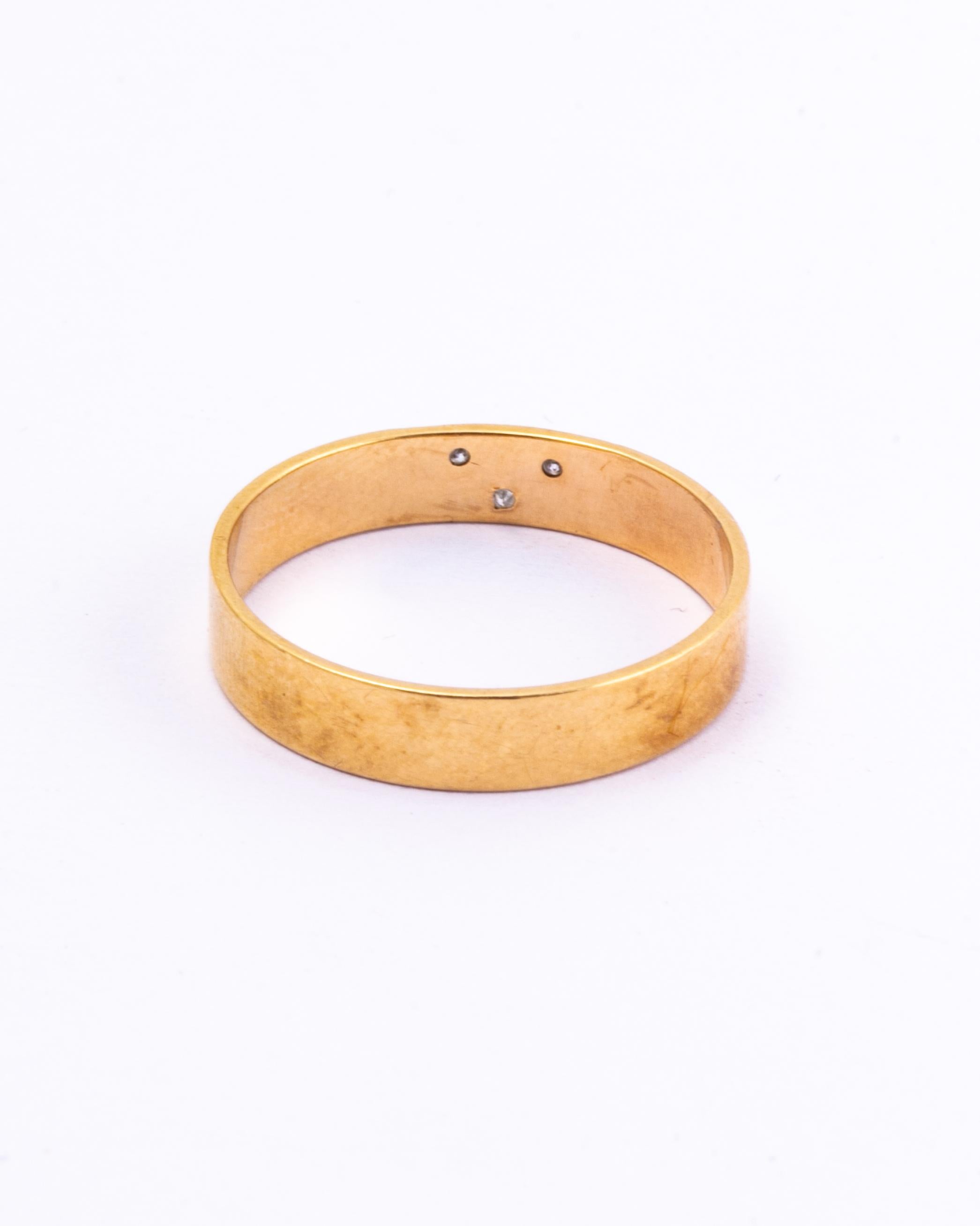 Round Cut Antique Diamond and 9 Carat Gold Band For Sale