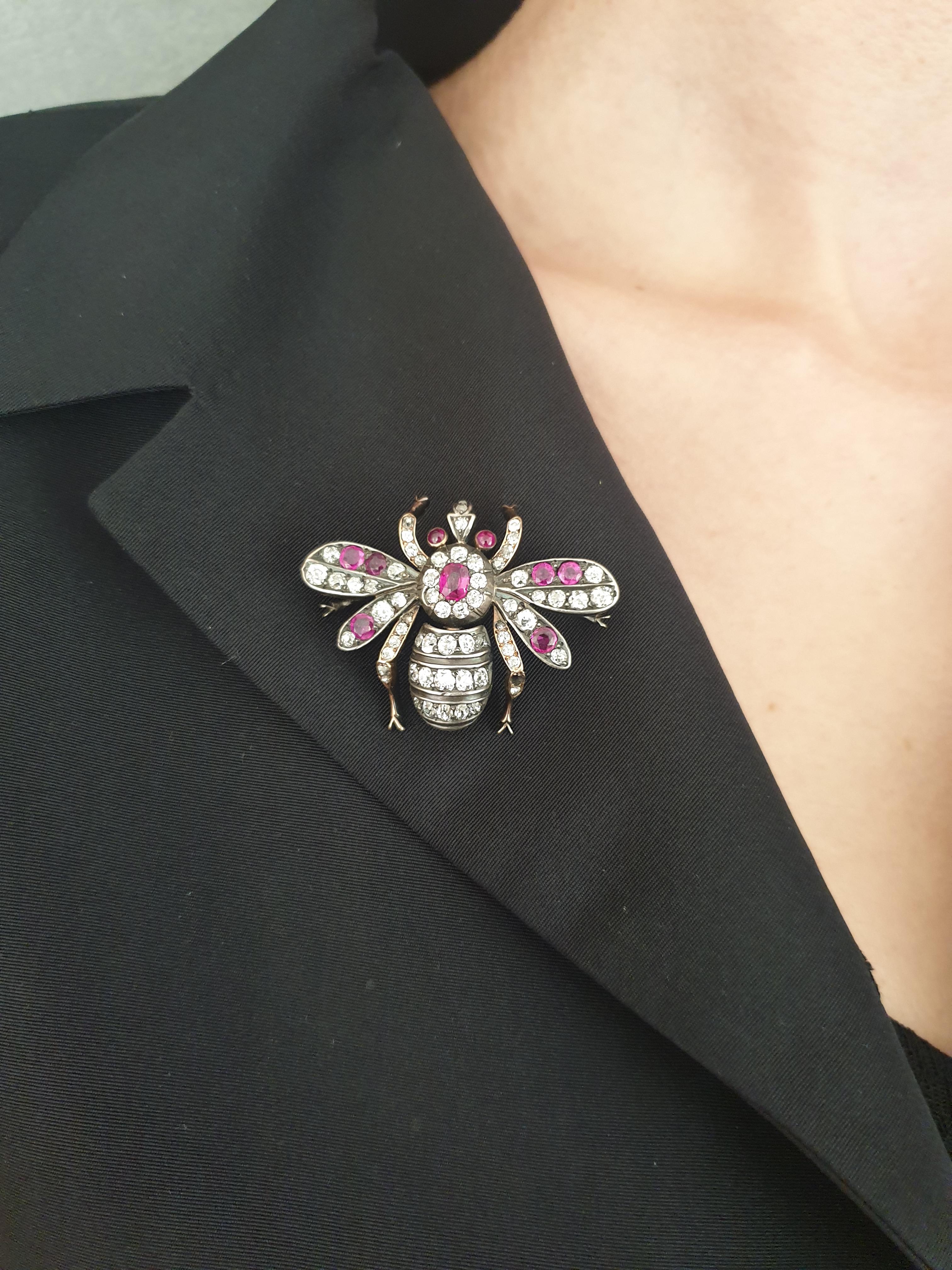 Old cut diamonds and Burma rubies insect brooch mounted in gold and silver.
Late 19th century.