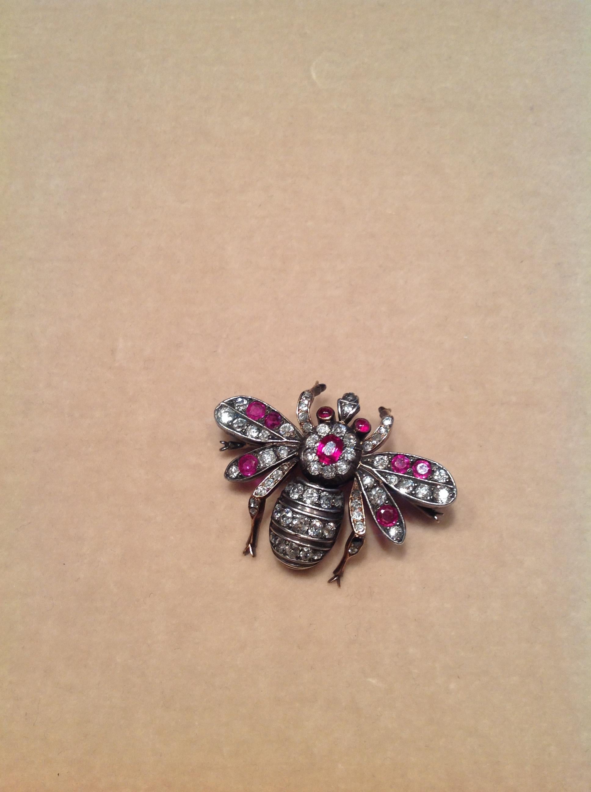 Late 19th Century Gold Silver Diamond Burma Red Ruby Bee Insect Brooch In Good Condition For Sale In Barcelona, ES