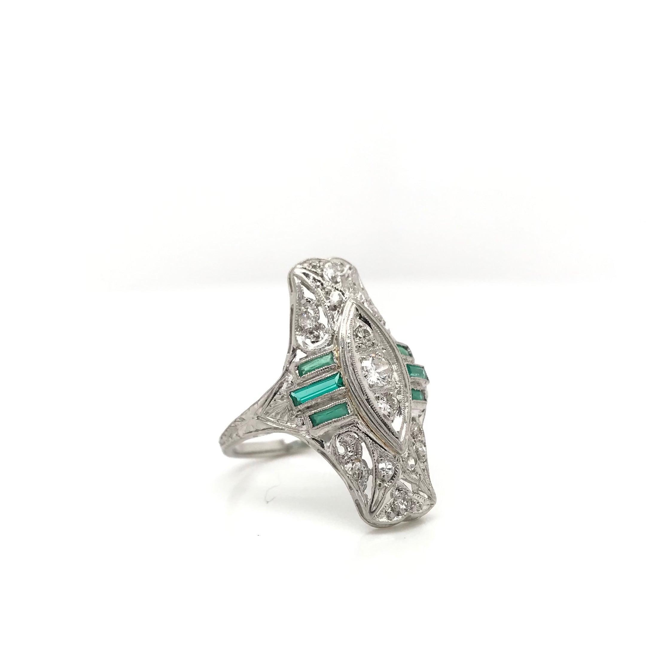 Art Deco Antique Diamond and Emerald Filigree Dinner Ring For Sale