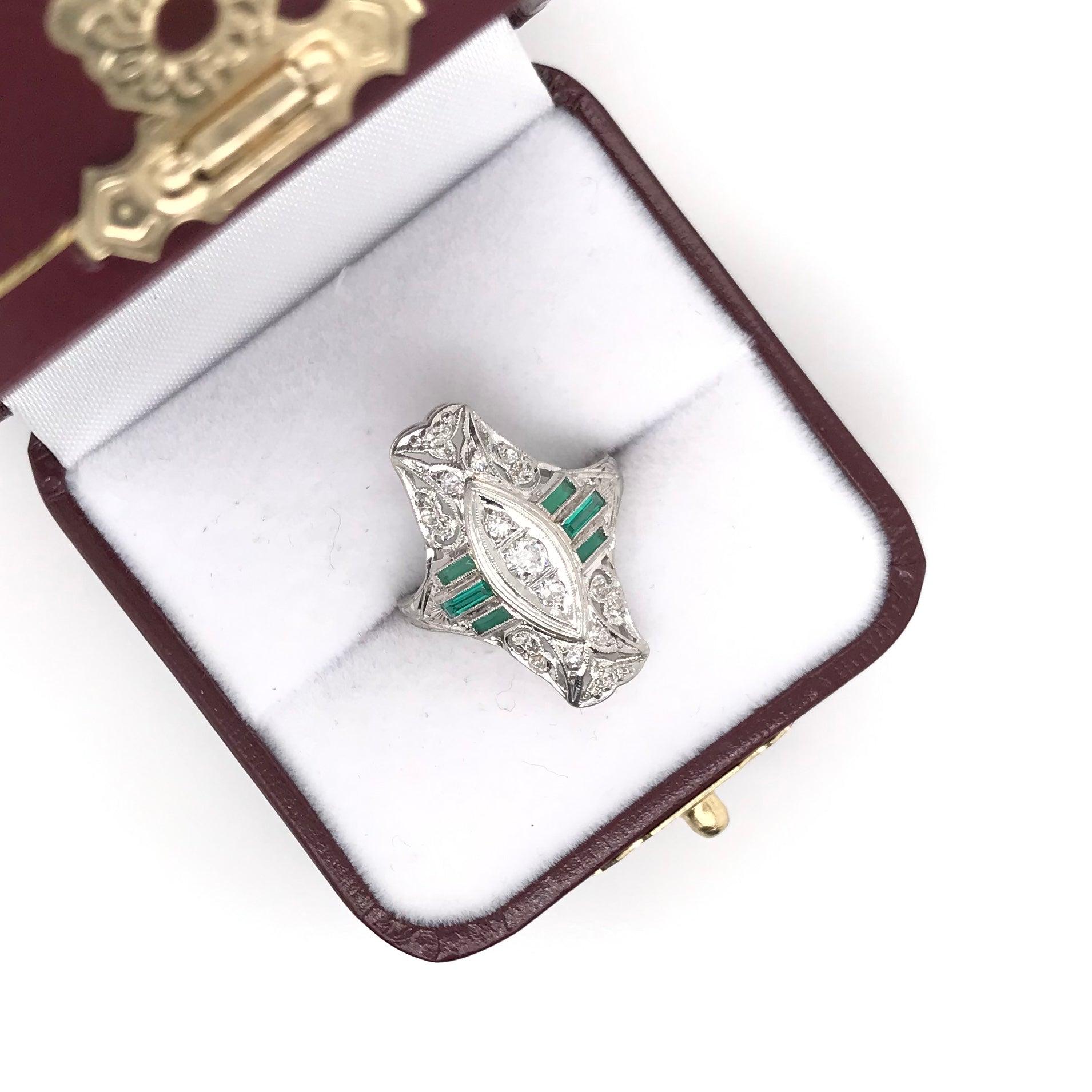 Antique Diamond and Emerald Filigree Dinner Ring For Sale 1