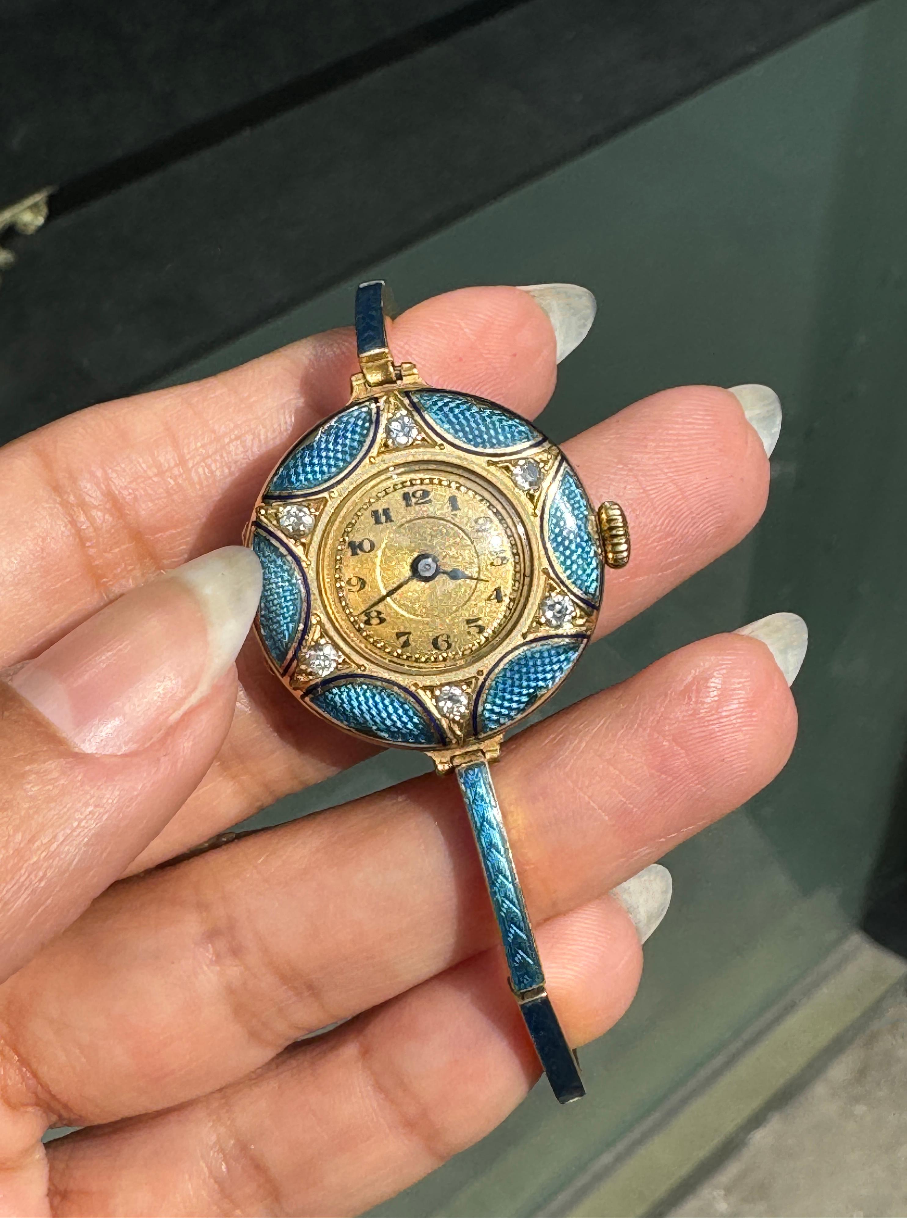 Antique Diamond and Enamel 18 Carat Yellow Gold Art Deco Round Wristwatch In Good Condition In London, GB