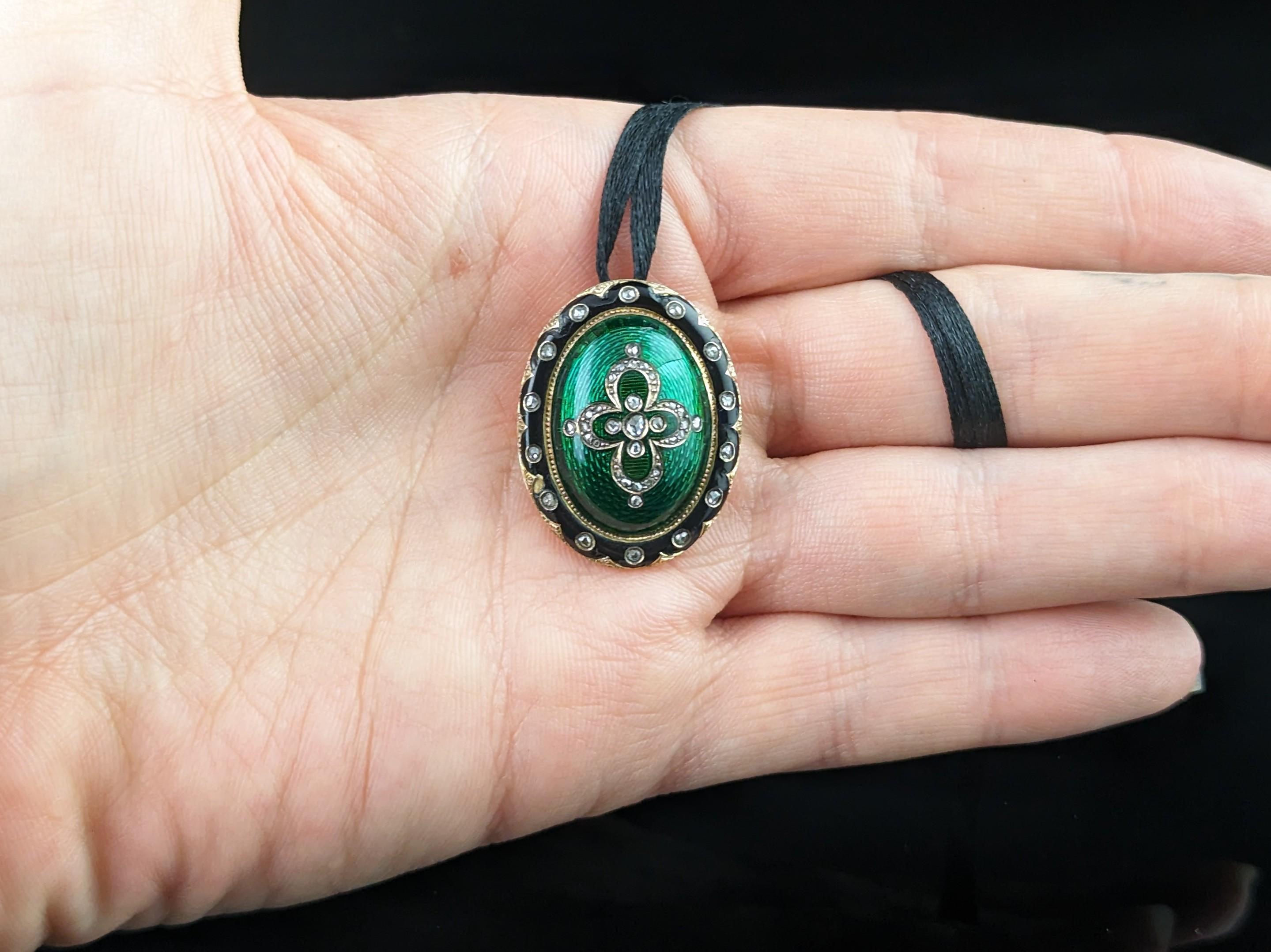 Antique Diamond and green guilloche enamel pendant, Victorian  For Sale 8