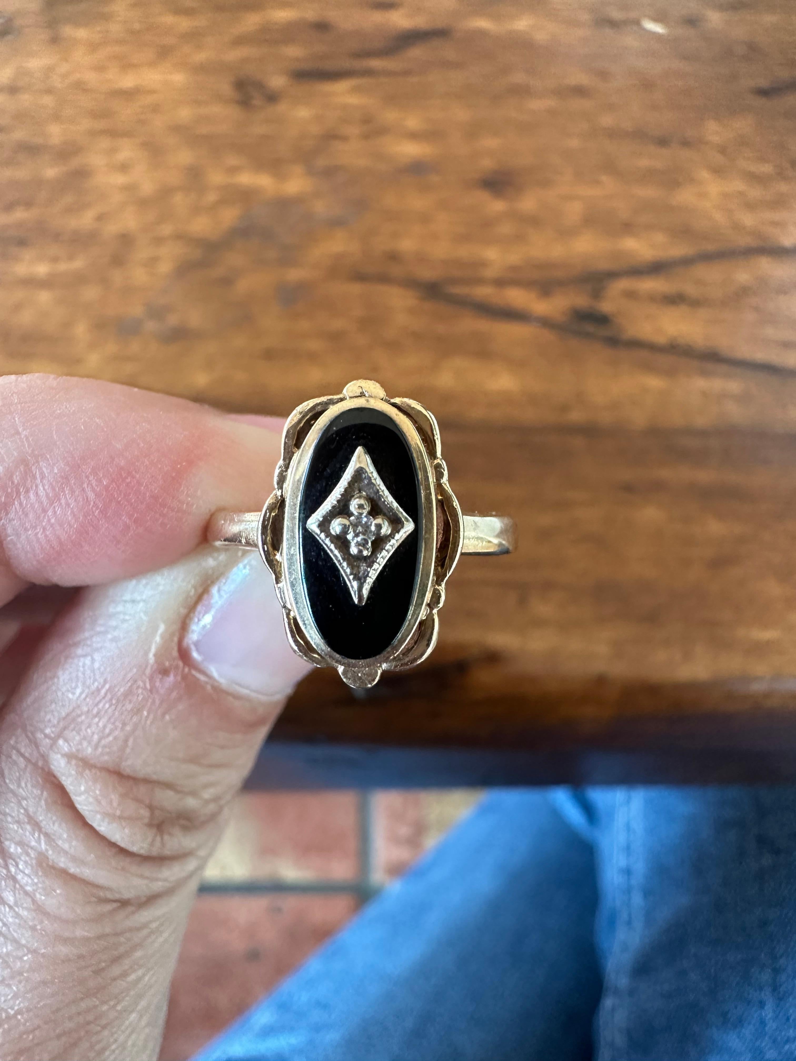 Antique Diamond and Onyx Ring  In Good Condition For Sale In Denver, CO