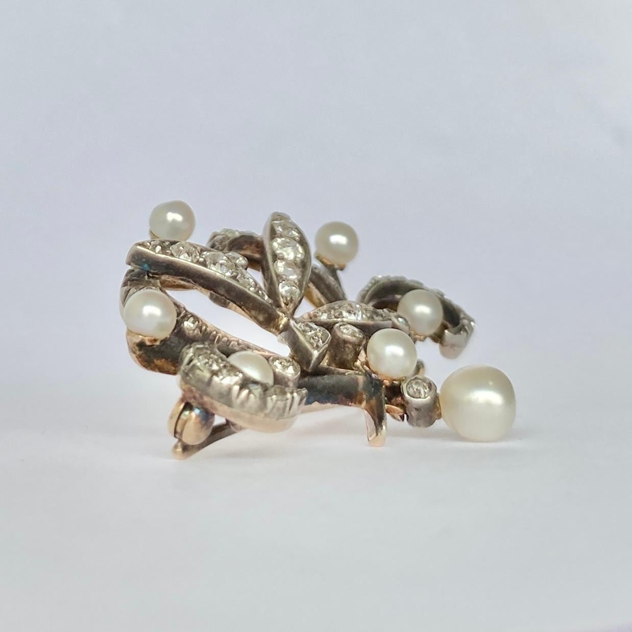Antike Diamant- und Perlenbrosche aus Gold (Art déco) im Angebot