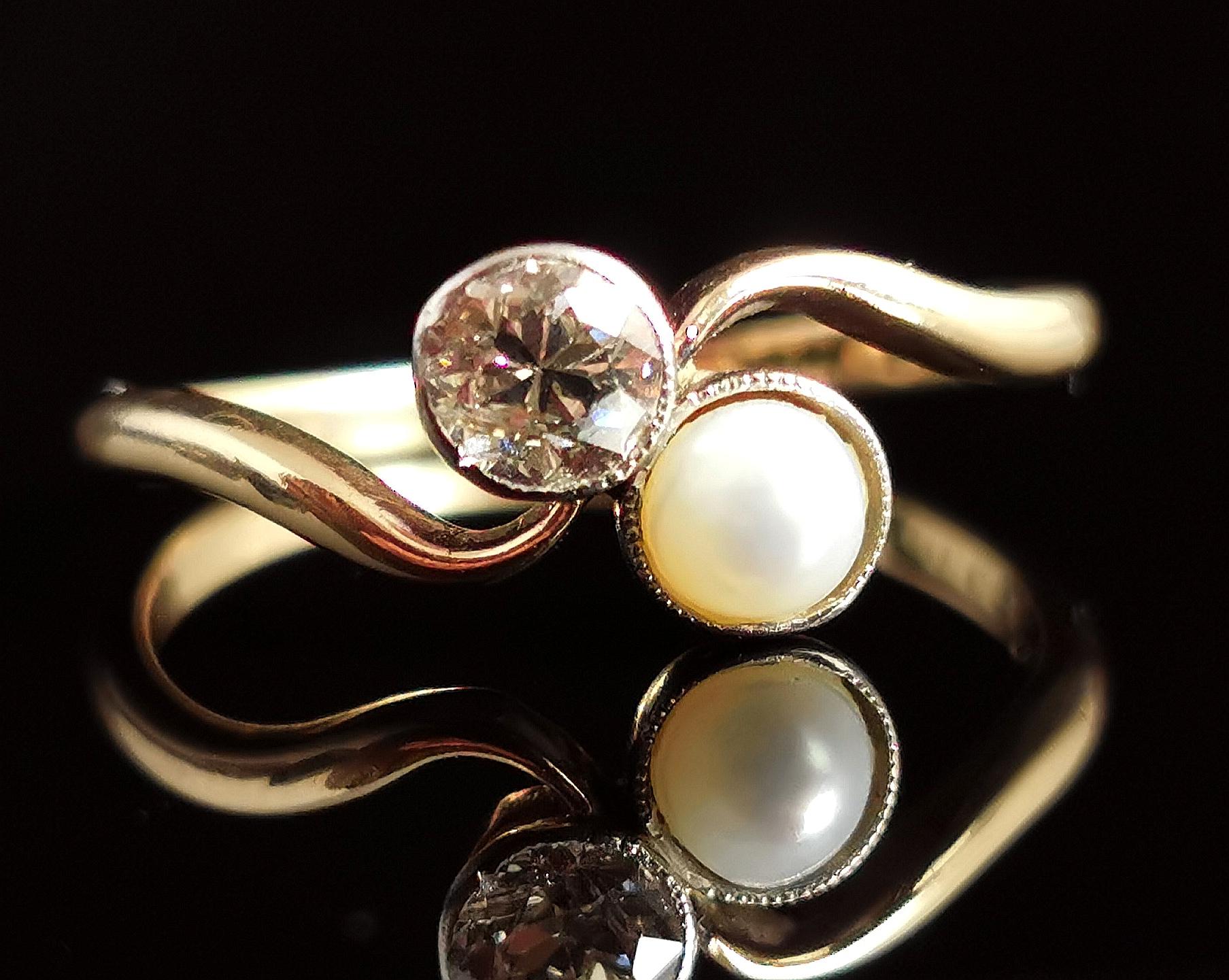 Antique Diamond and Pearl Crossover Ring, 18k Gold, Toi Et Moi In Good Condition In NEWARK, GB